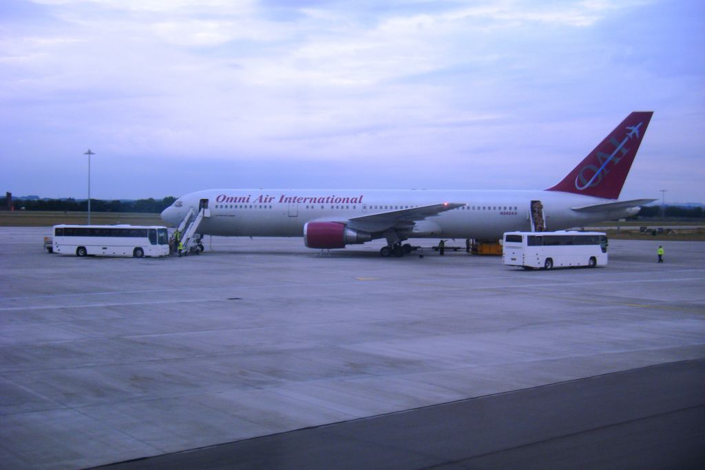 N342AX/N342AX Omni Air International Boeing 767-328ER Photo by RJflyer - AVSpotters.com