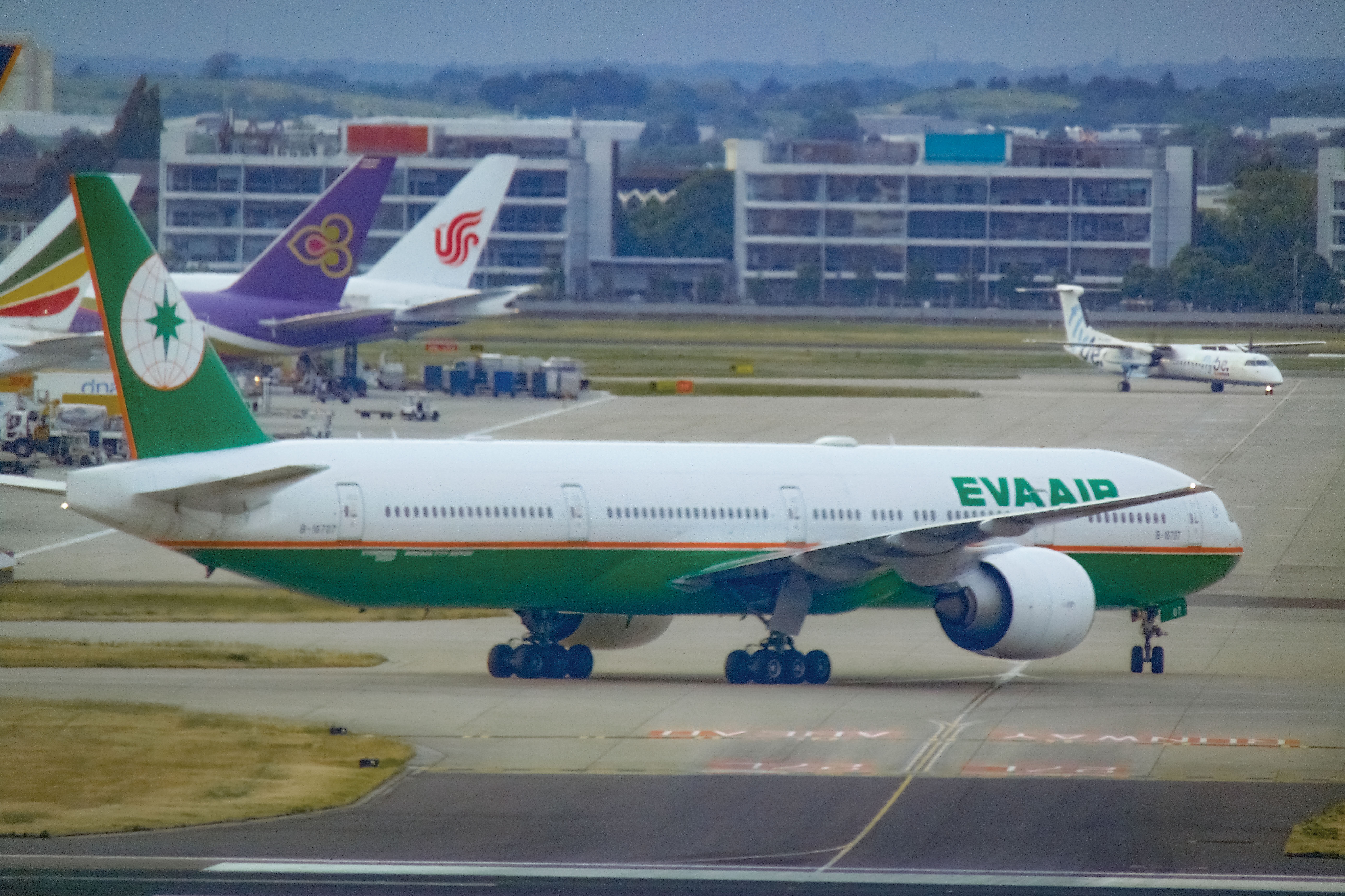 B-16707/B16707 EVA Air Boeing 777-35EER Photo by AV8 Photos - AVSpotters.com