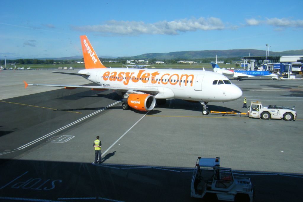 G-EZFA/GEZFA easyJet Airbus A319-111 Photo by RJflyer - AVSpotters.com