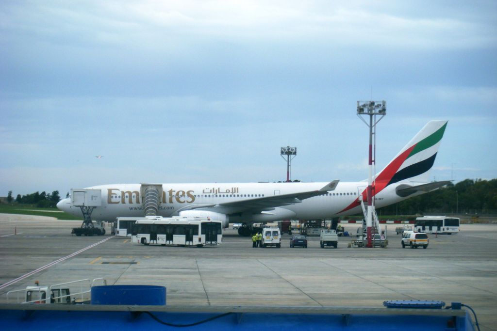 A6-EKY/A6EKY Emirates Airlines Airbus A330-243 Photo by RJflyer - AVSpotters.com