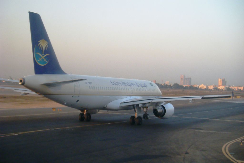 HZ-AS17/HZAS17 Saudi Arabian Airlines Airbus A320-214 Photo by RJflyer - AVSpotters.com