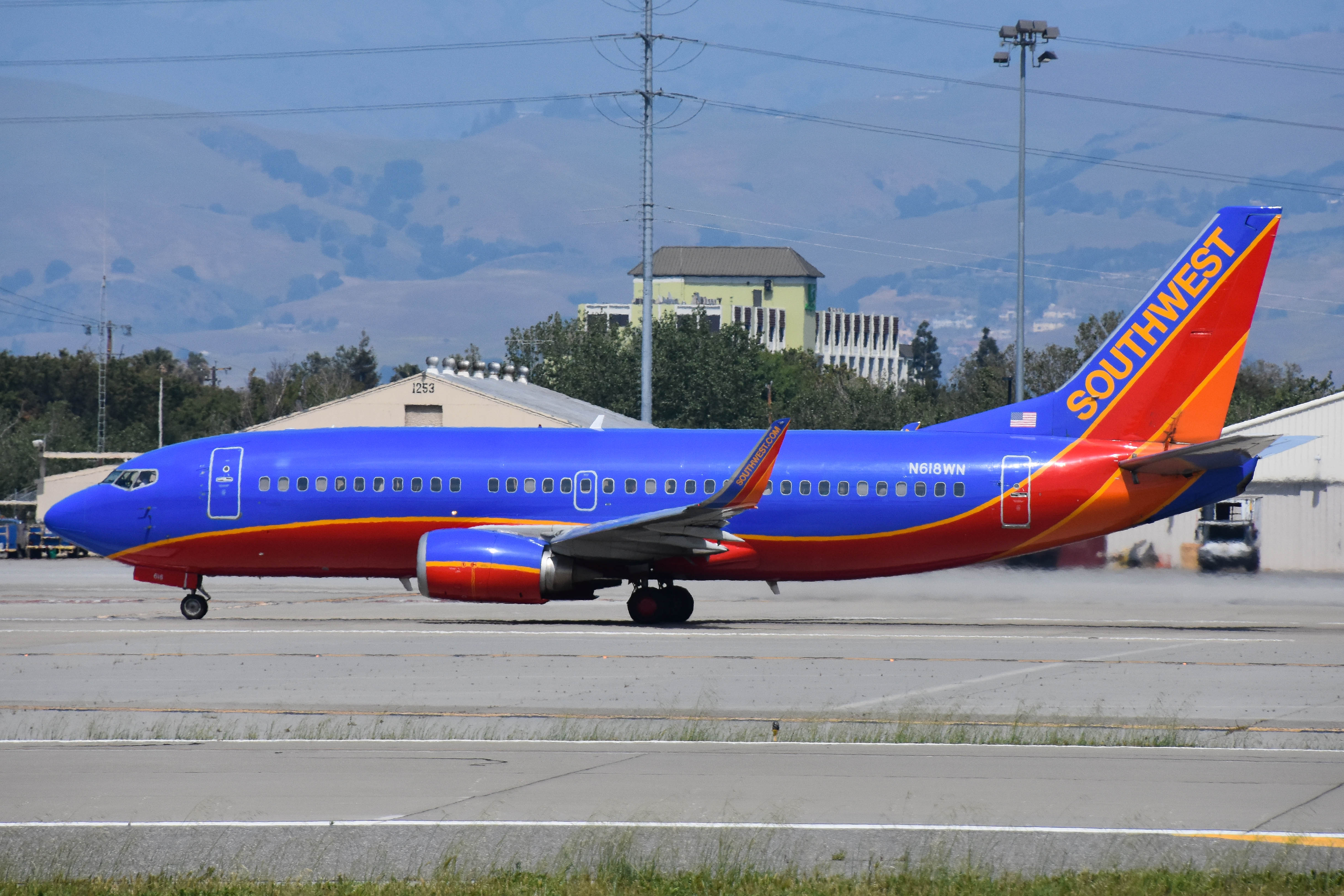 N618WN/N618WN Southwest Airlines Boeing 737 Classic Airframe Information - AVSpotters.com