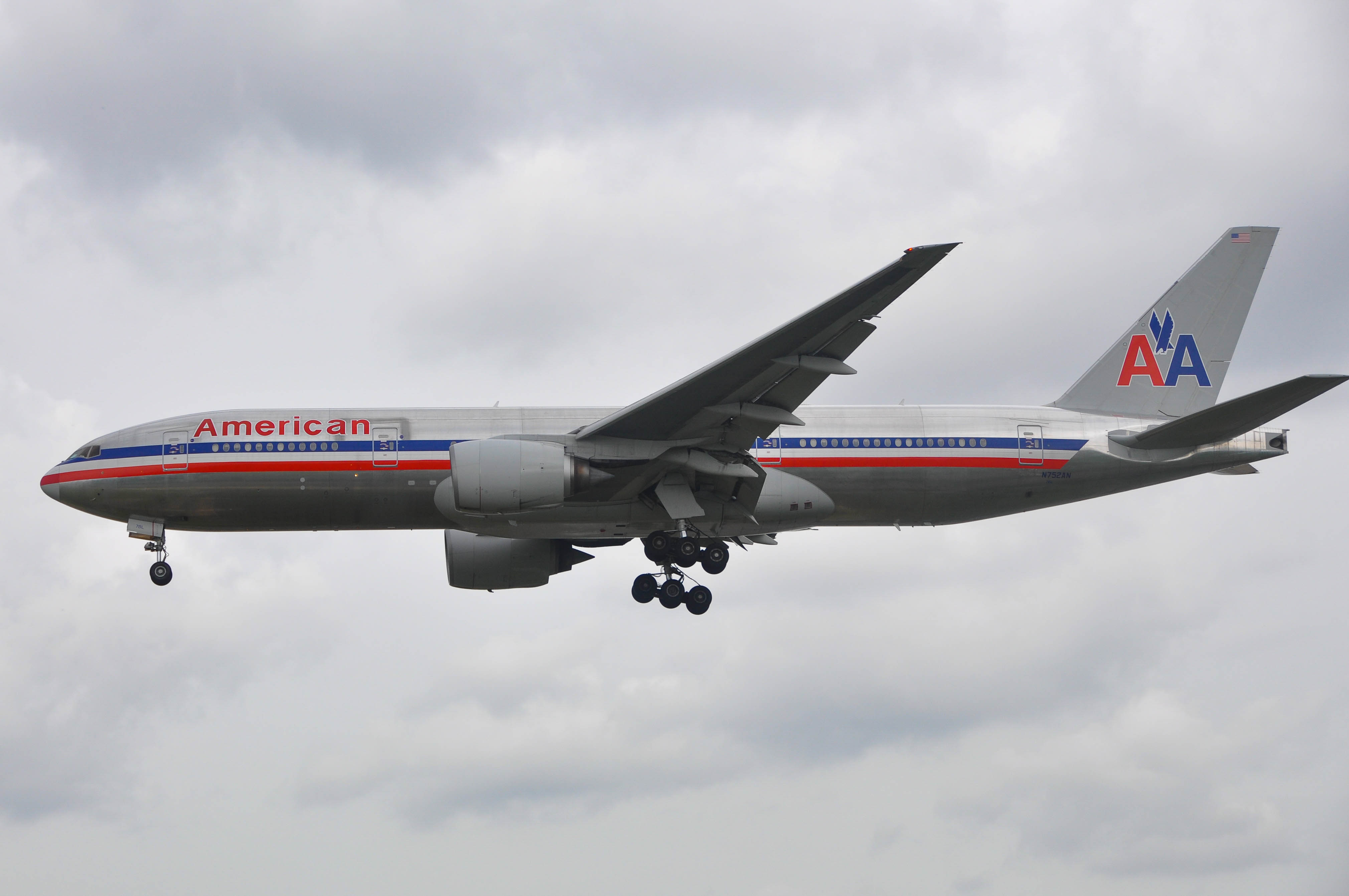 N752AN/N752AN American Airlines Boeing 777-223ER Photo by colinw - AVSpotters.com