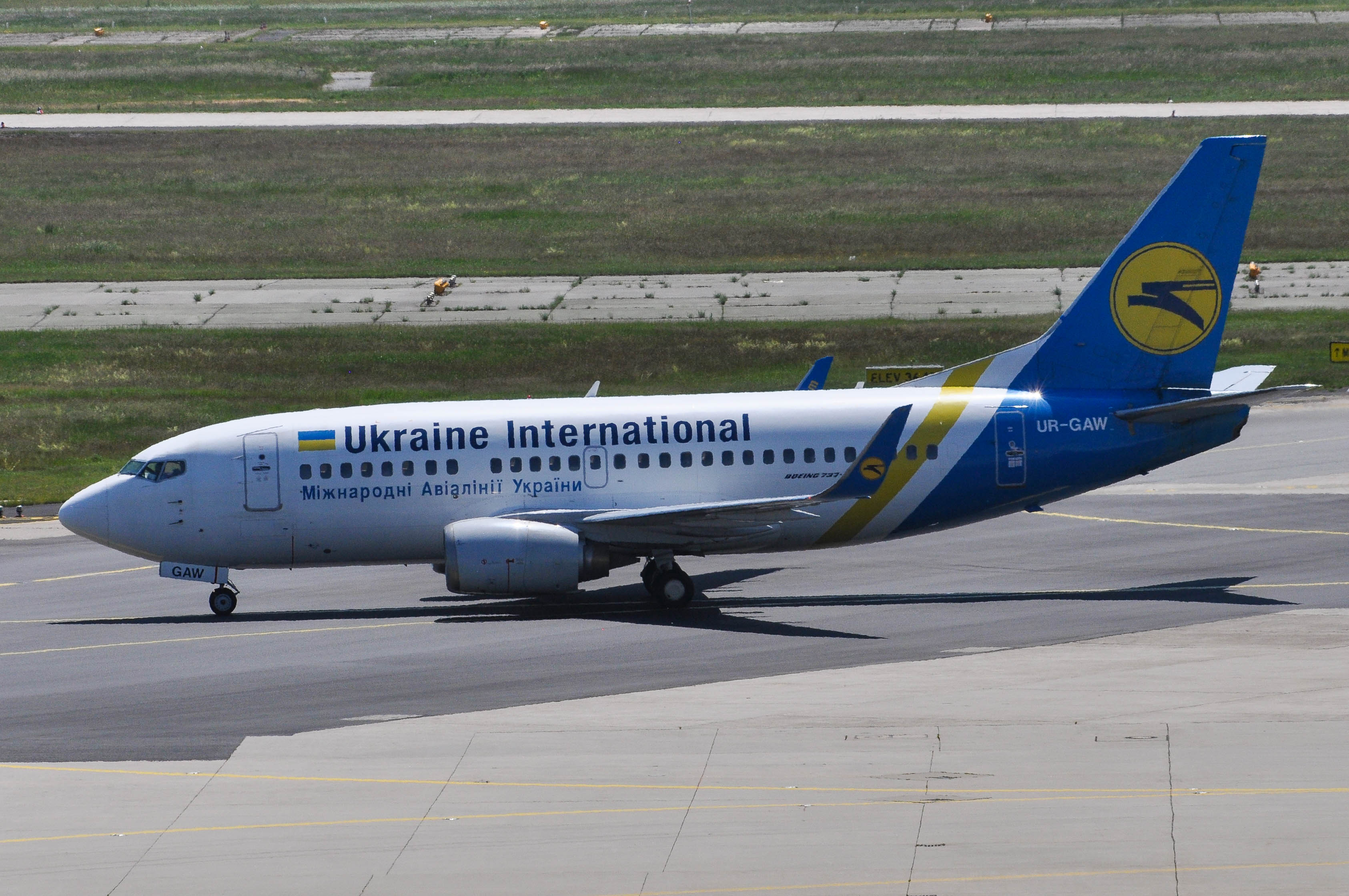 UR-GAW/URGAW Ukraine International Airlines Boeing 737-5Y0(WL) Photo by colinw - AVSpotters.com