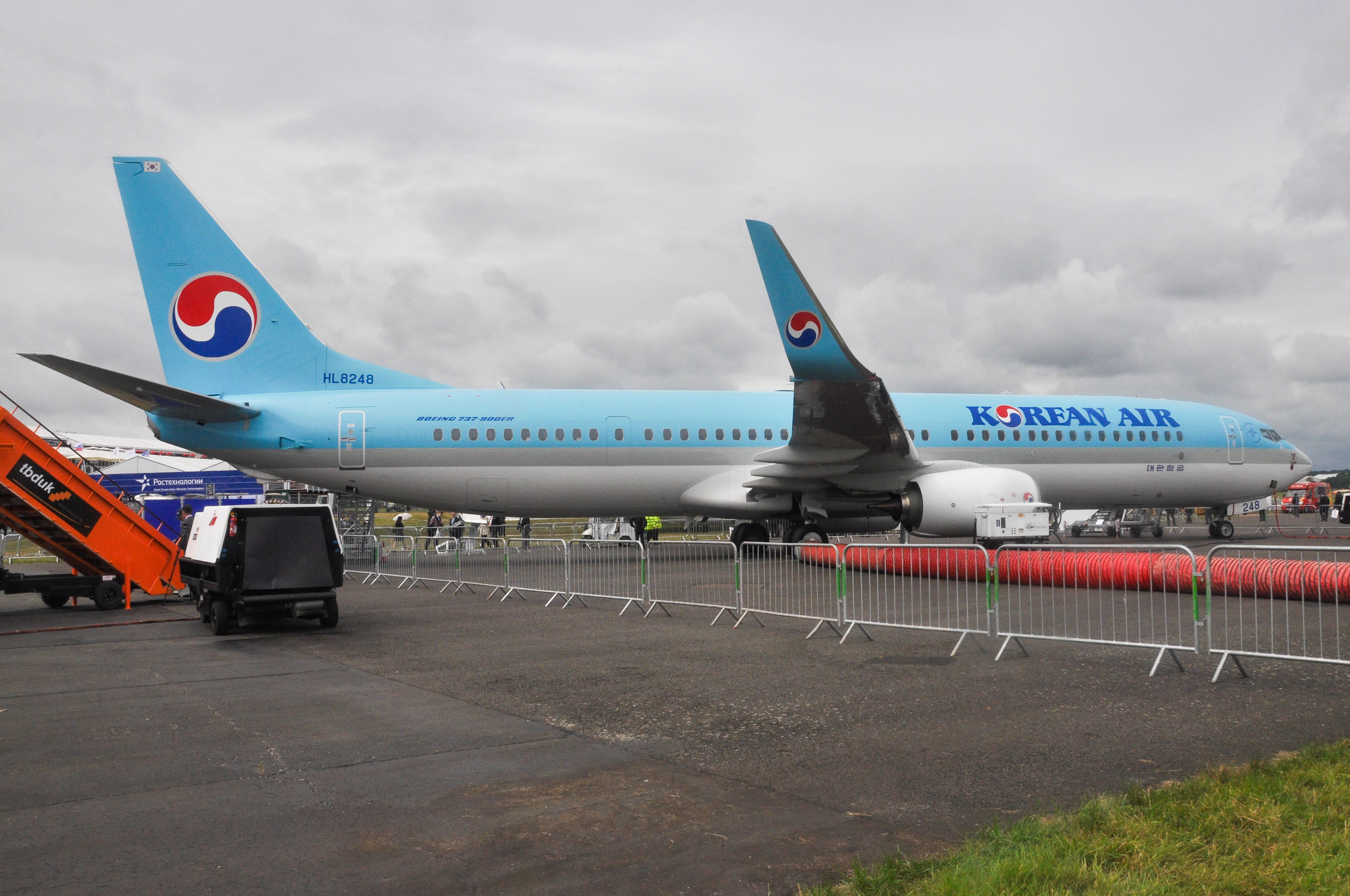 HL8248/HL8248 Korean Air Boeing 737-9B5ER(WL) Photo by colinw - AVSpotters.com