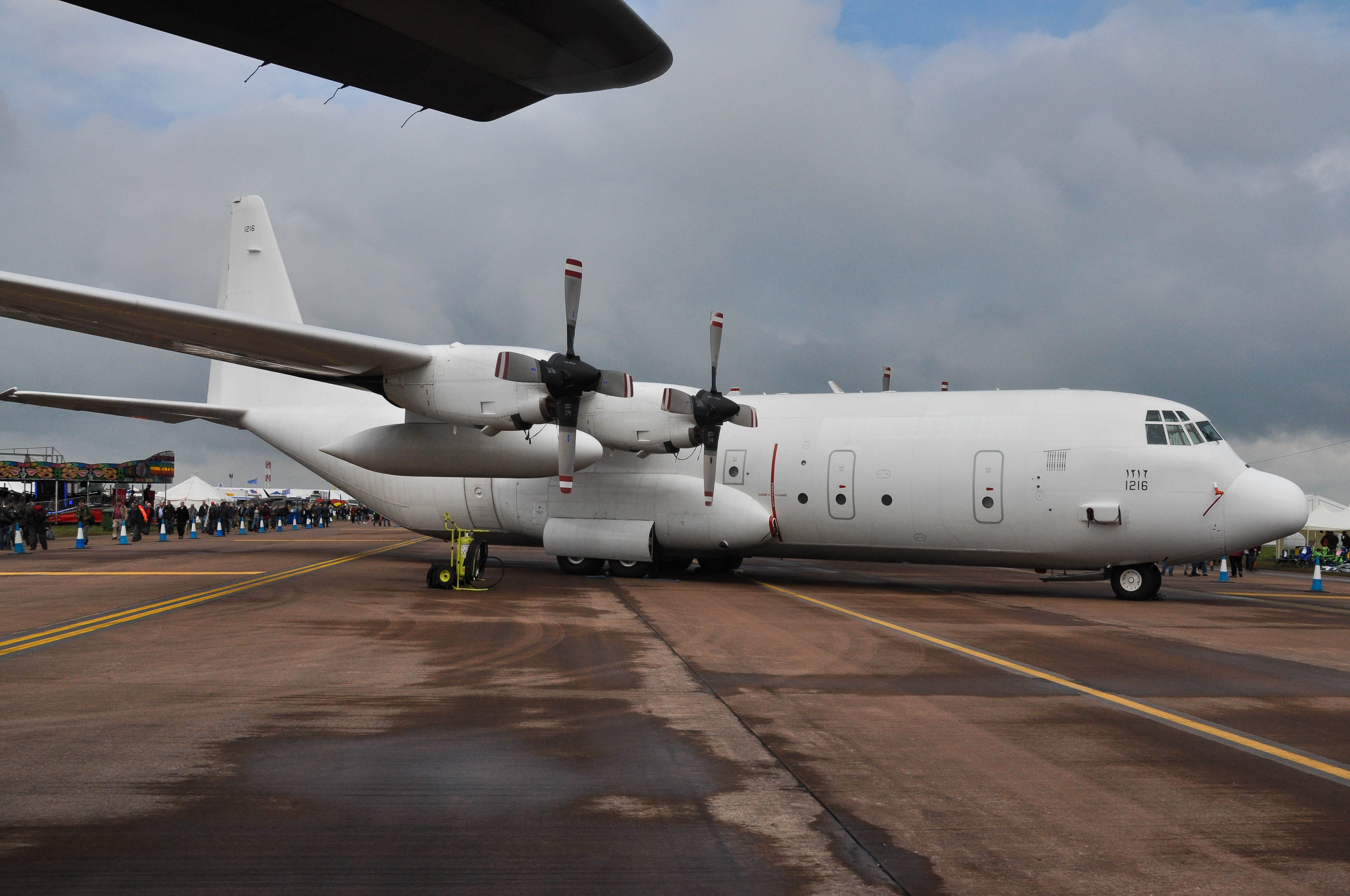 1216/1216 United Arab Emirates Air Force Lockheed C-130 Hercules Airframe Information - AVSpotters.com