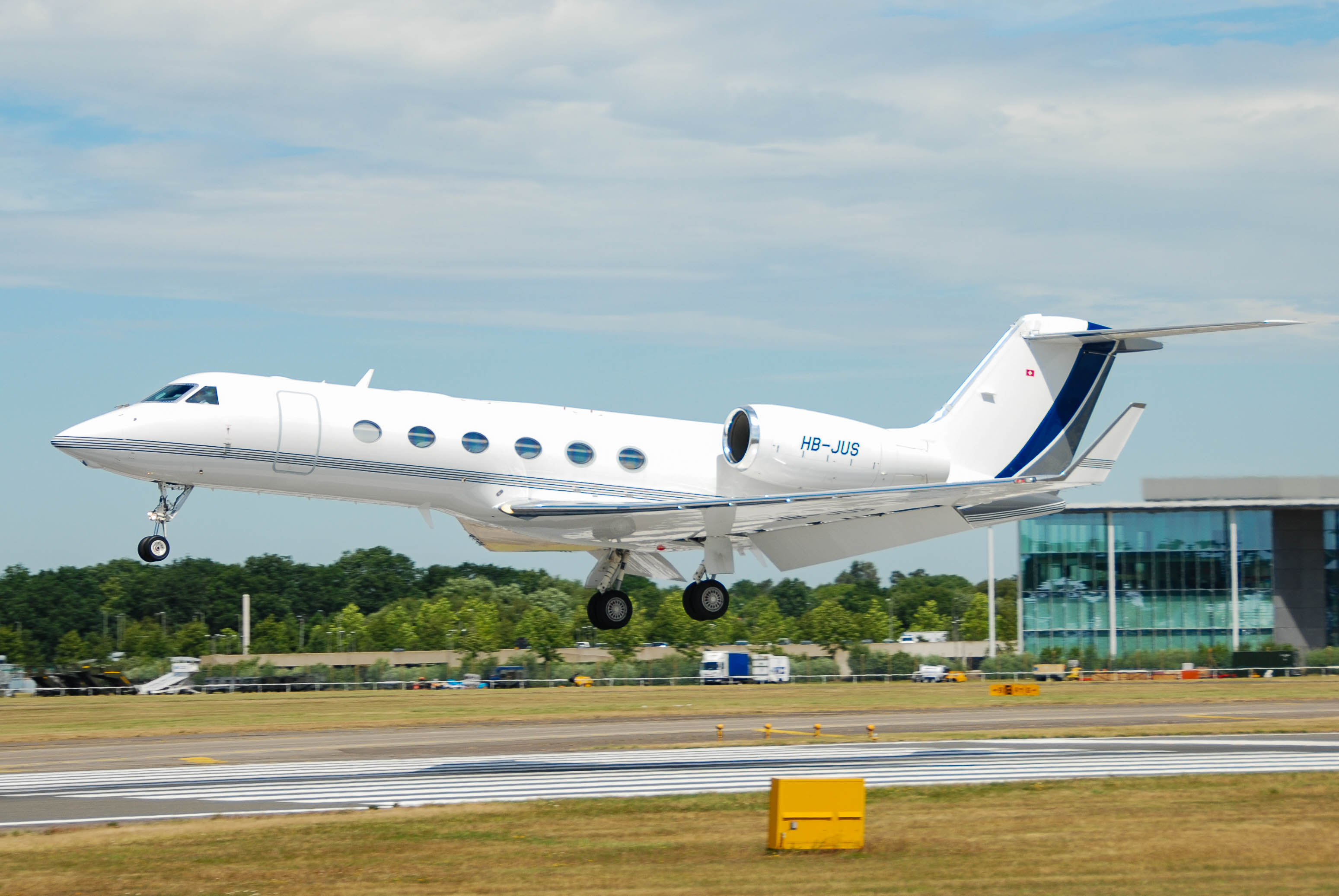 HB-JUS/HBJUS Corporate Gulfstream G450 Photo by colinw - AVSpotters.com