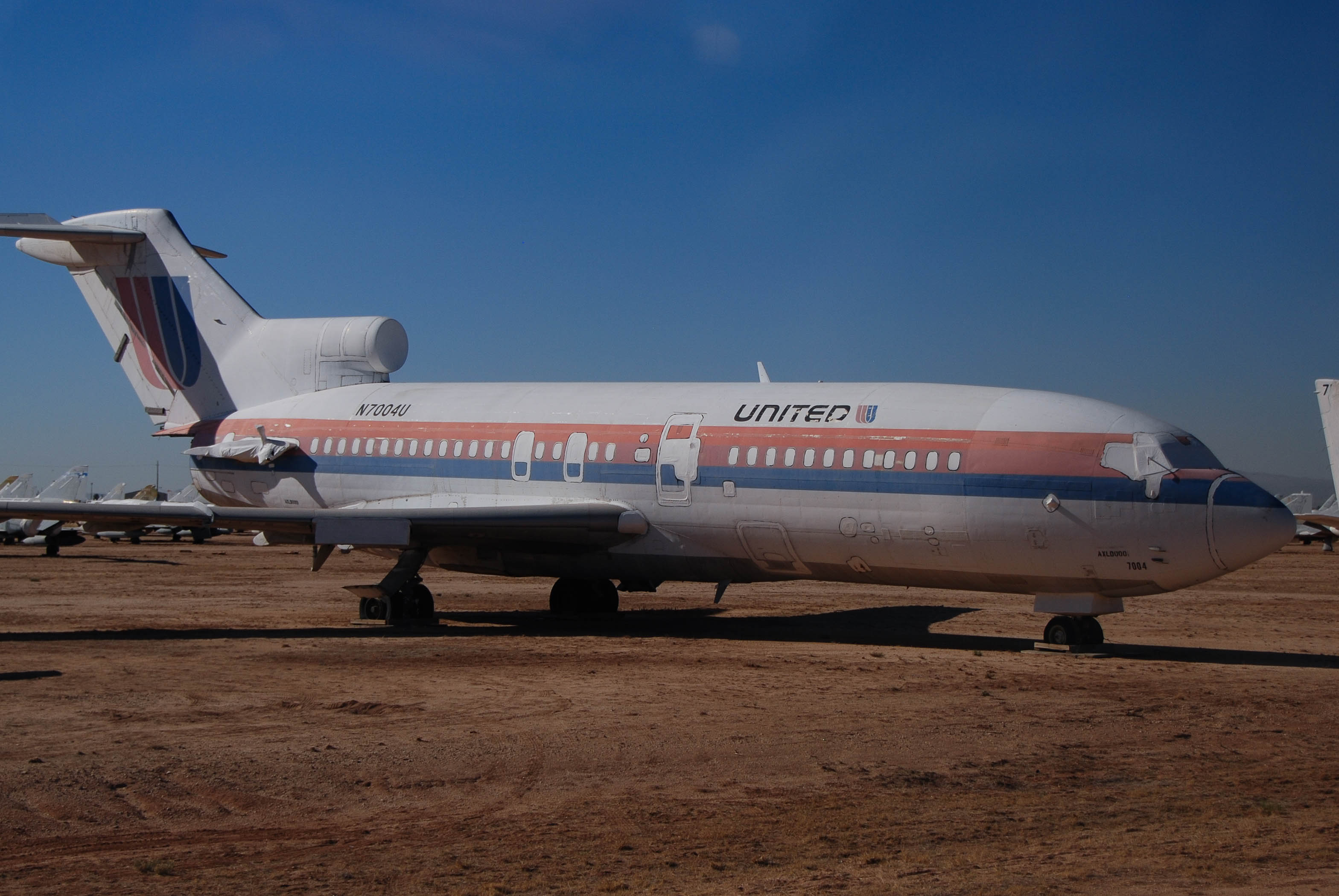 N7004U/N7004U United Airlines Boeing 727 Airframe Information - AVSpotters.com