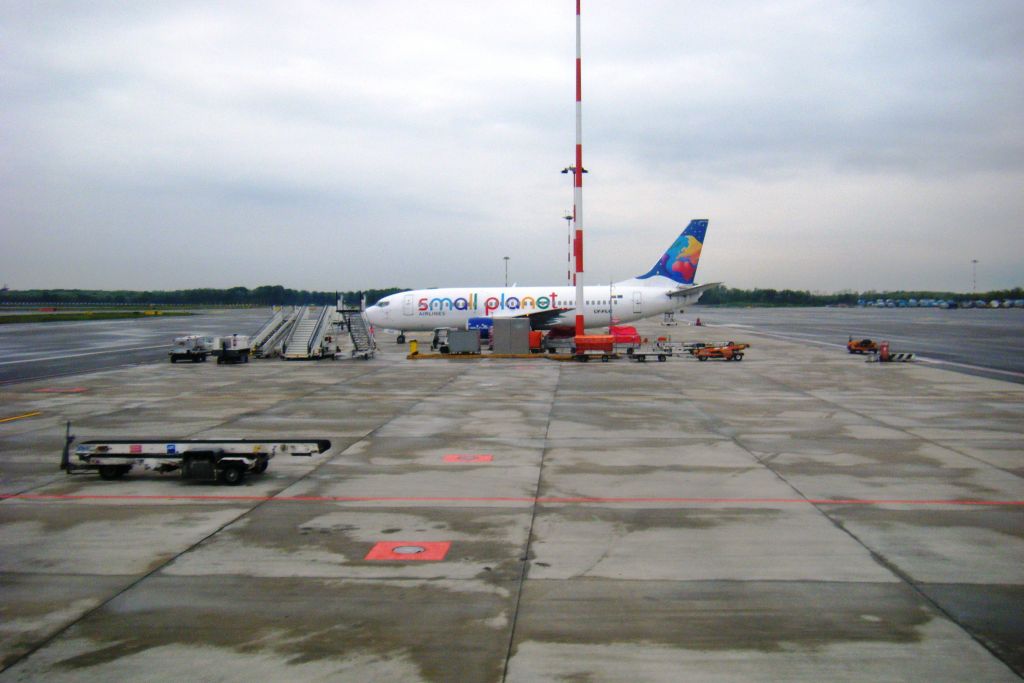 LY-FLC/LYFLC Small Planet Airlines Boeing 737-31S Photo by RJflyer - AVSpotters.com