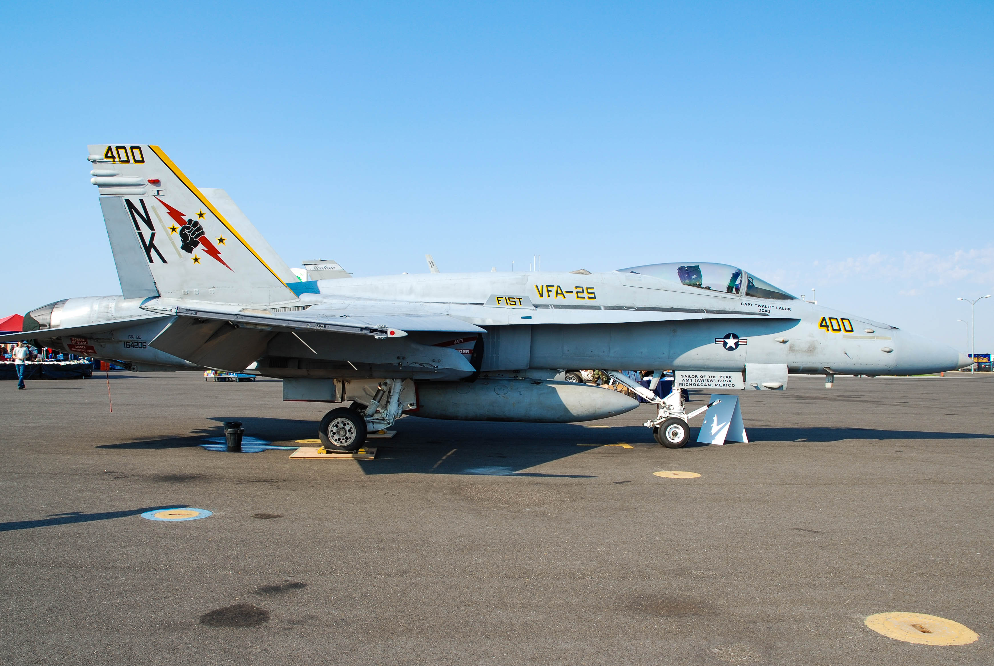 164206/164206 USN - United States Navy McDonnell-Douglas F/A-18C Hornet Photo by colinw - AVSpotters.com