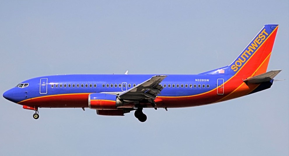 N328SW/N328SW Southwest Airlines Boeing 737 Classic Airframe Information - AVSpotters.com