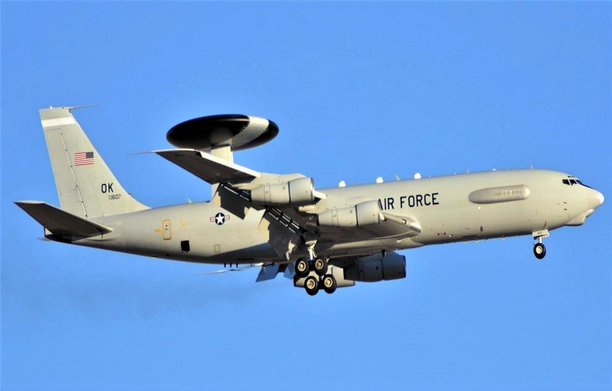 76-1607/761607 USAF - United States Air Force Boeing E-3A Sentry Photo by Warthog1 - AVSpotters.com