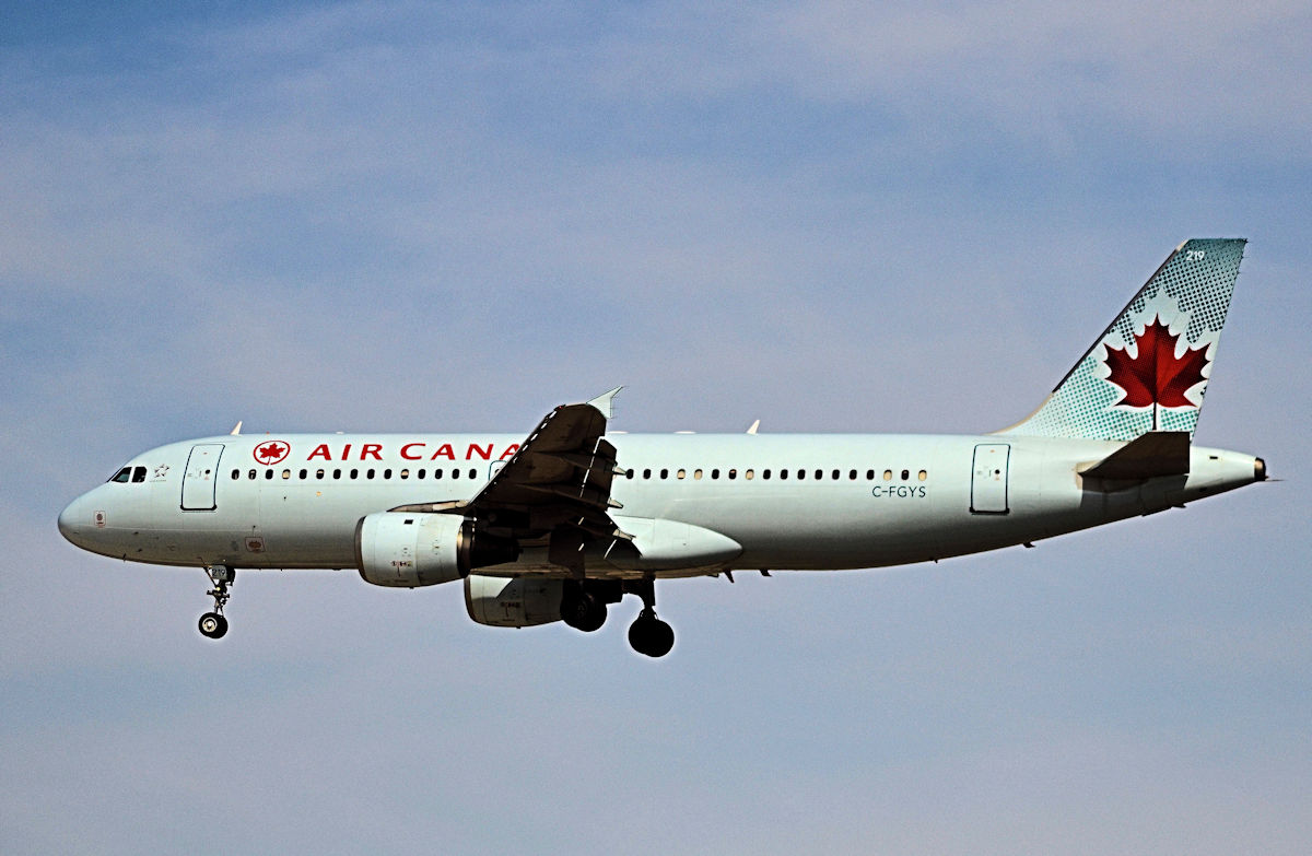 C-FGYS /CFGYS  Air Canada Airbus A320-211 Photo by Warthog1 - AVSpotters.com