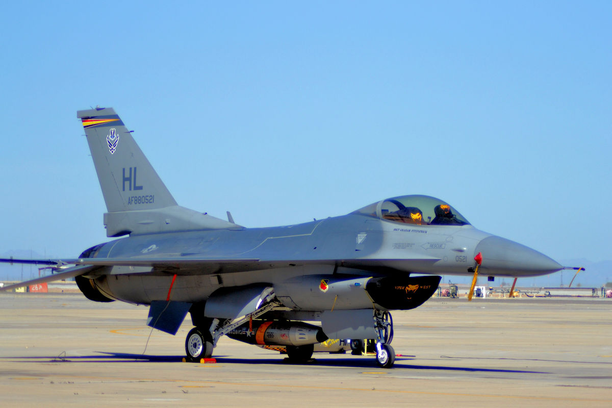 88-0521/880521 USAF - United States Air Force General Dynamics F-16CG Fighting Falcon Photo by Warthog1 - AVSpotters.com