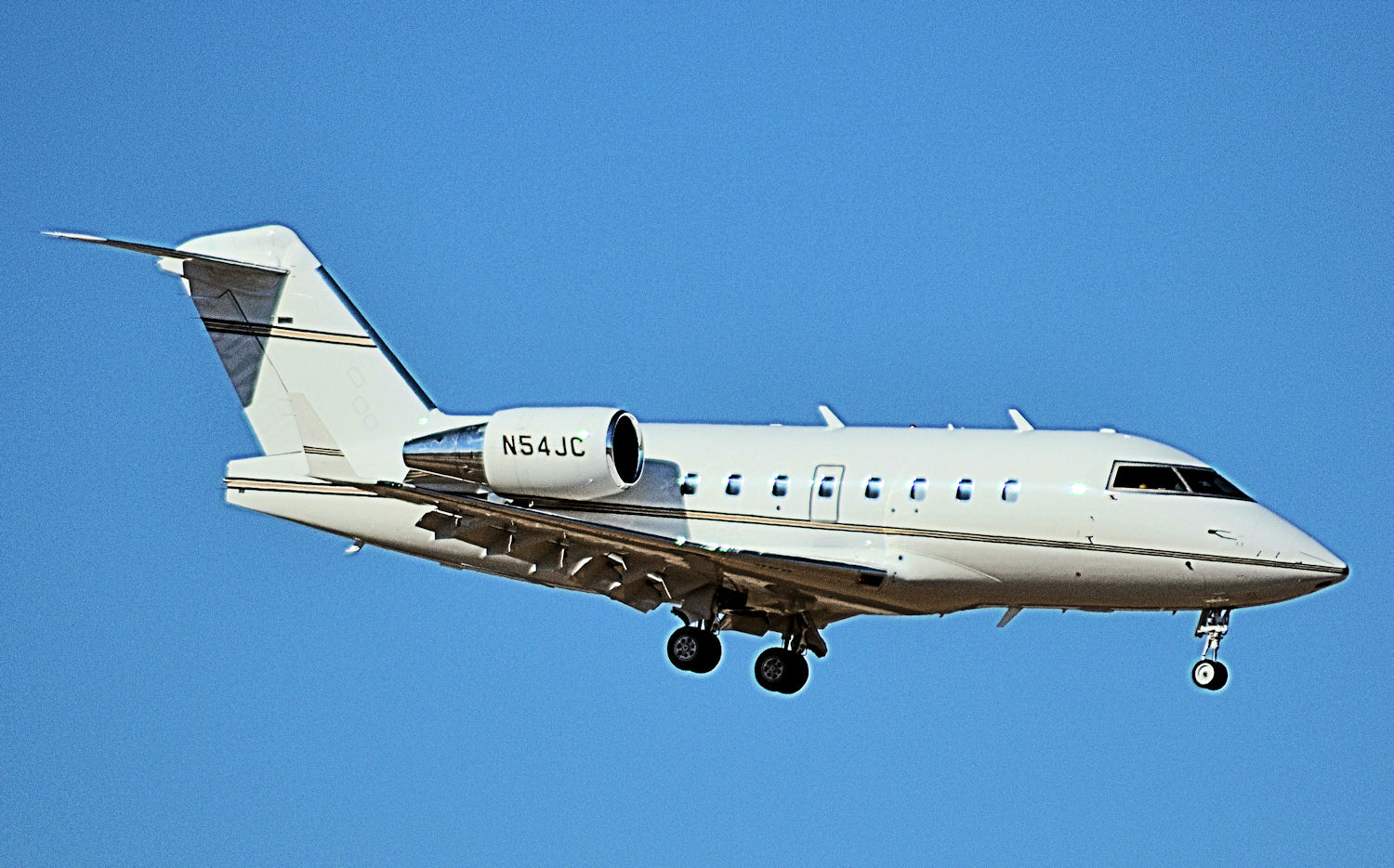 N54JC/N54JC Corporate Bombardier CL-600-2B16 Challenger 604 Photo by Warthog1 - AVSpotters.com