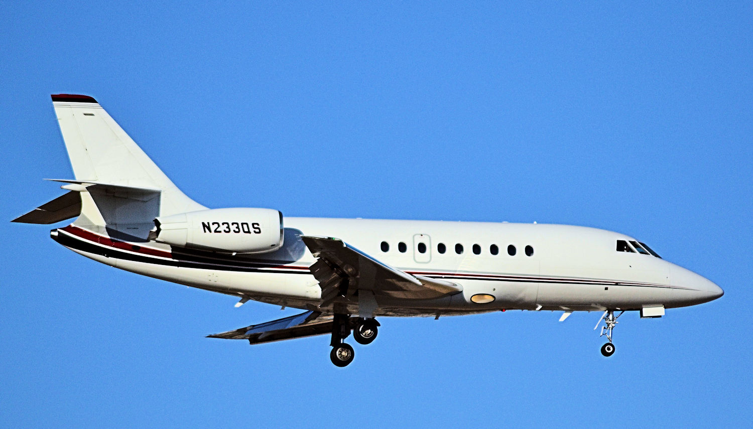 N233QS/N233QS NetJets Dassault Falcon 2000EX Photo by Warthog1 - AVSpotters.com