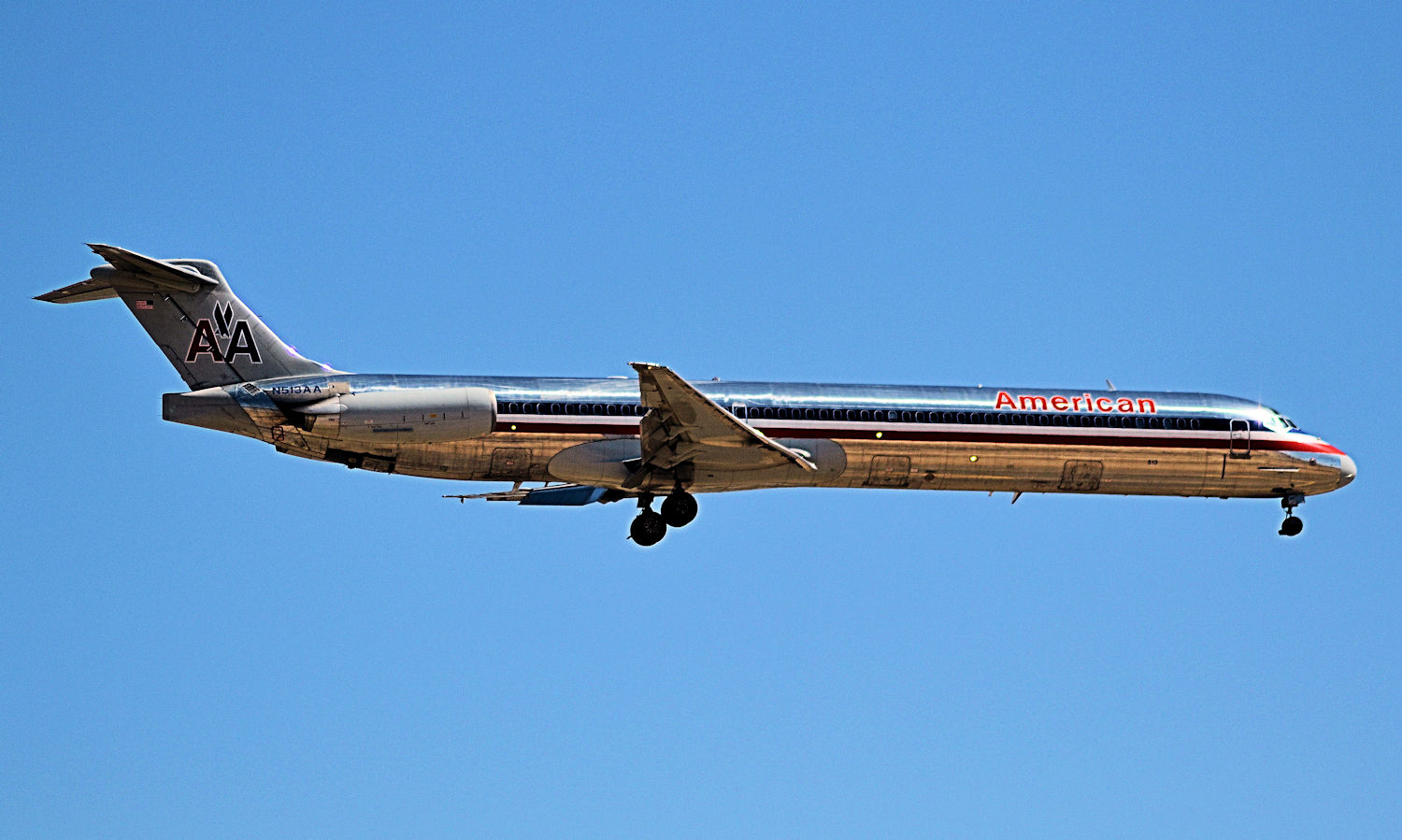 N513AA /N513AA  American Airlines McDonnell-Douglas MD-82 Photo by Warthog1 - AVSpotters.com