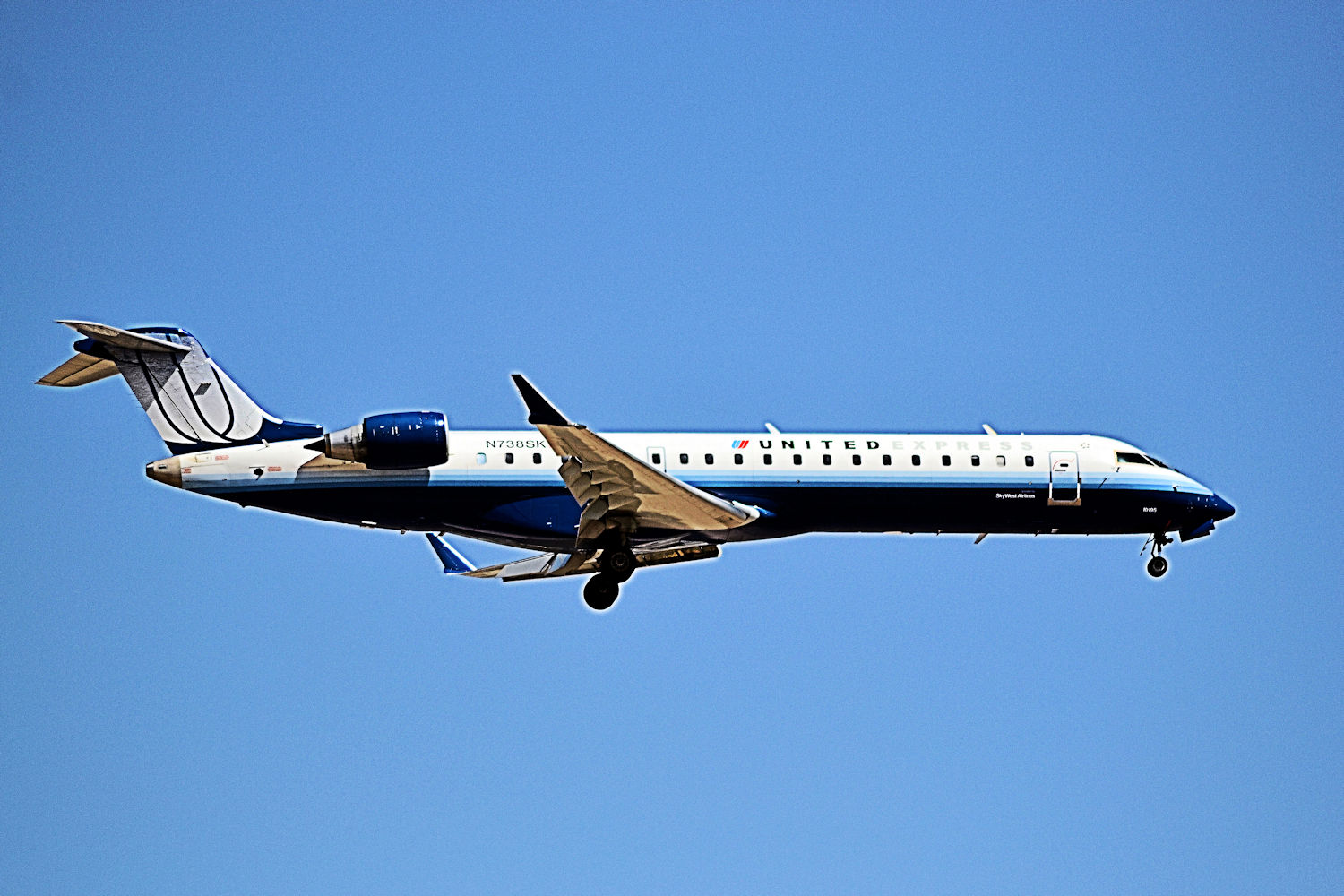 N738SK/N738SK United Express Bombardier CRJ-701 Photo by Warthog1 - AVSpotters.com