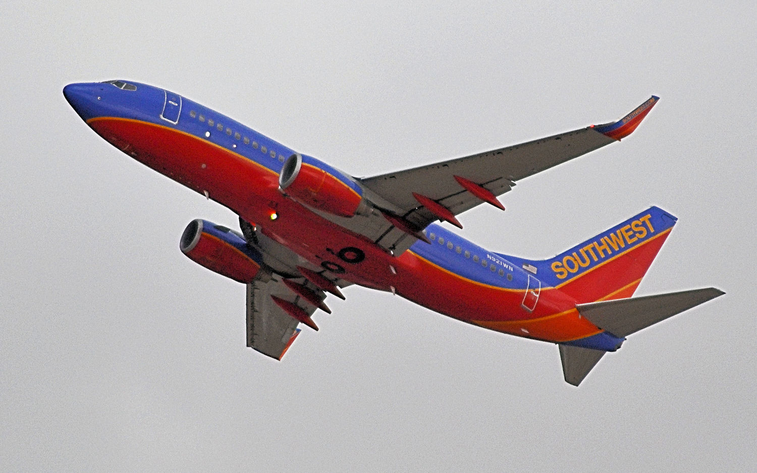 N921WN/N921WN Southwest Airlines Boeing 737-7H4(WL) Photo by Warthog1 - AVSpotters.com