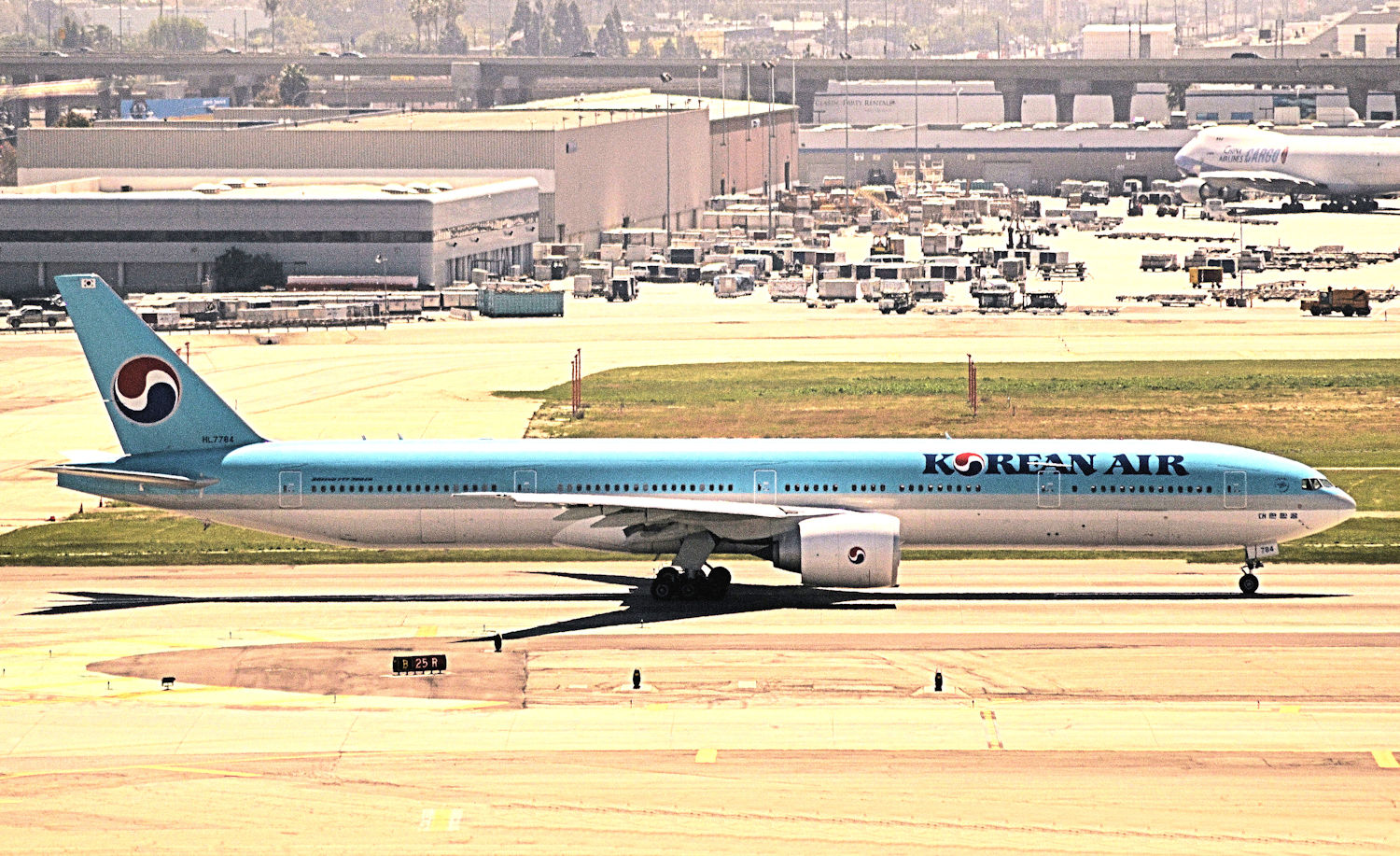 HL7784/HL7784 Korean Air Boeing 777-3B5ER Photo by Warthog1 - AVSpotters.com