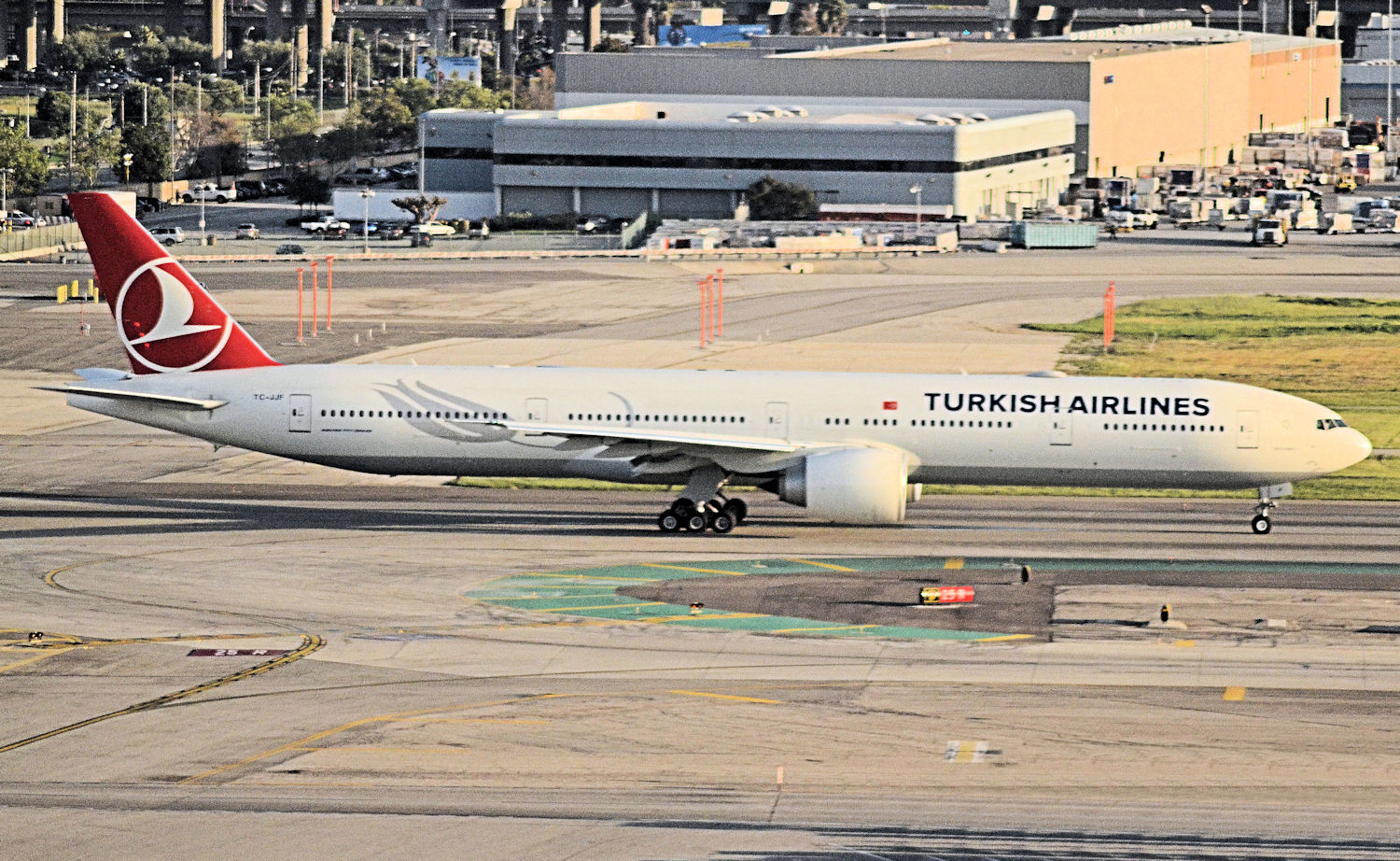 TC-JJF/TCJJF THY Turkish Airlines Boeing 777-3F2ER Photo by Warthog1 - AVSpotters.com