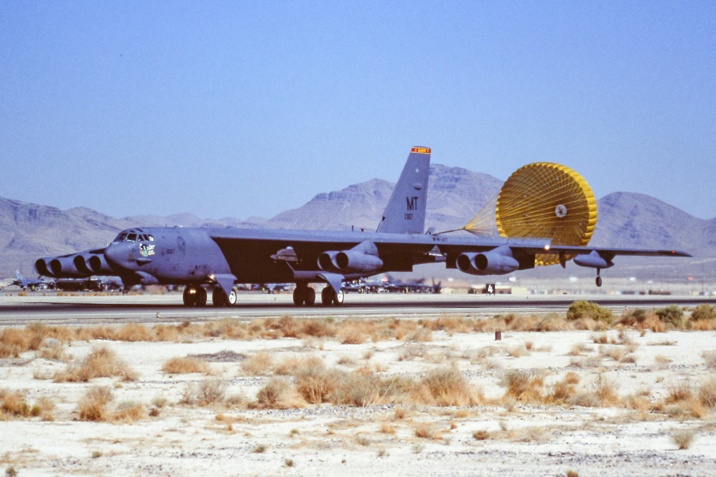61-0007/610007 USAF - United States Air Force Boeing B-52H Stratofortress Photo by colinw - AVSpotters.com