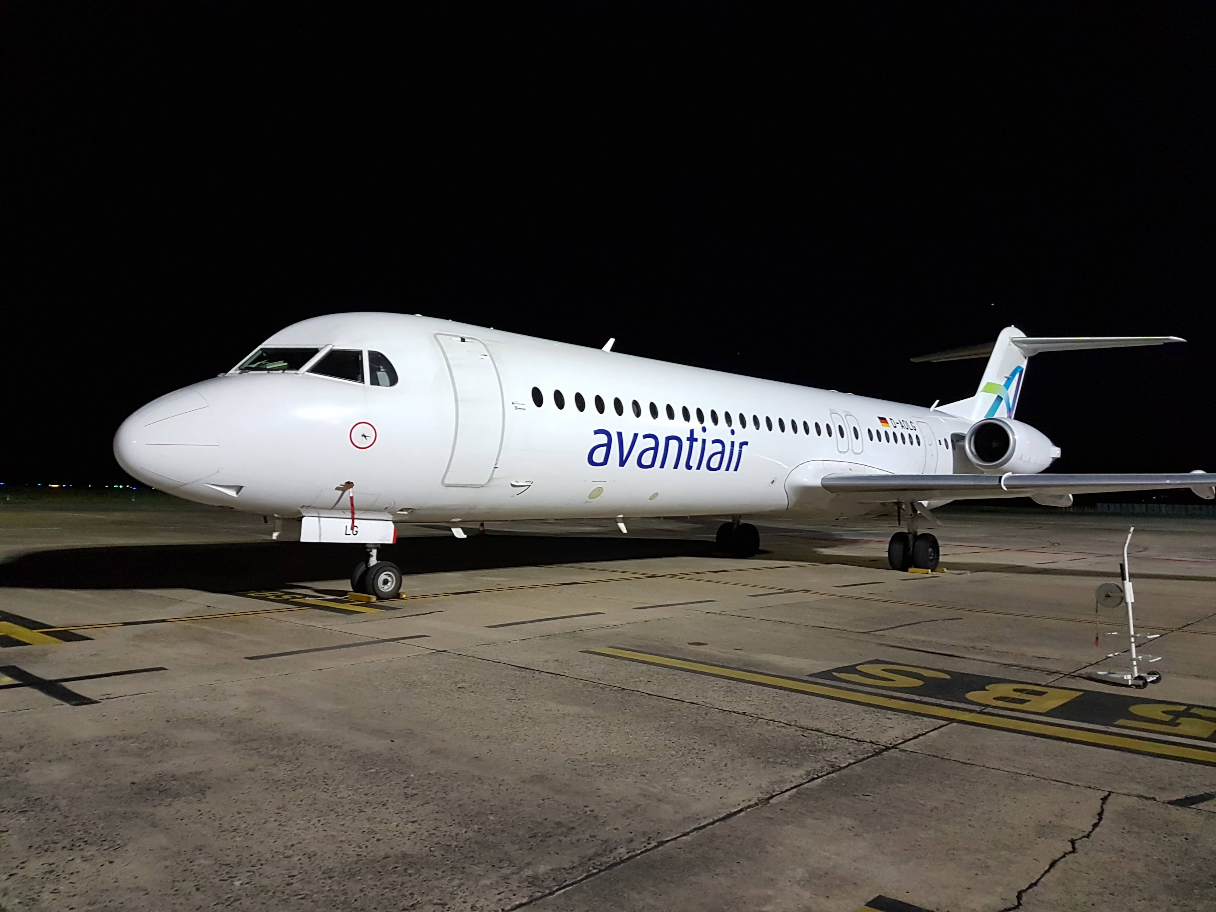 D-AOLG/DAOLG Avanti Air Fokker 100 Airframe Information - AVSpotters.com