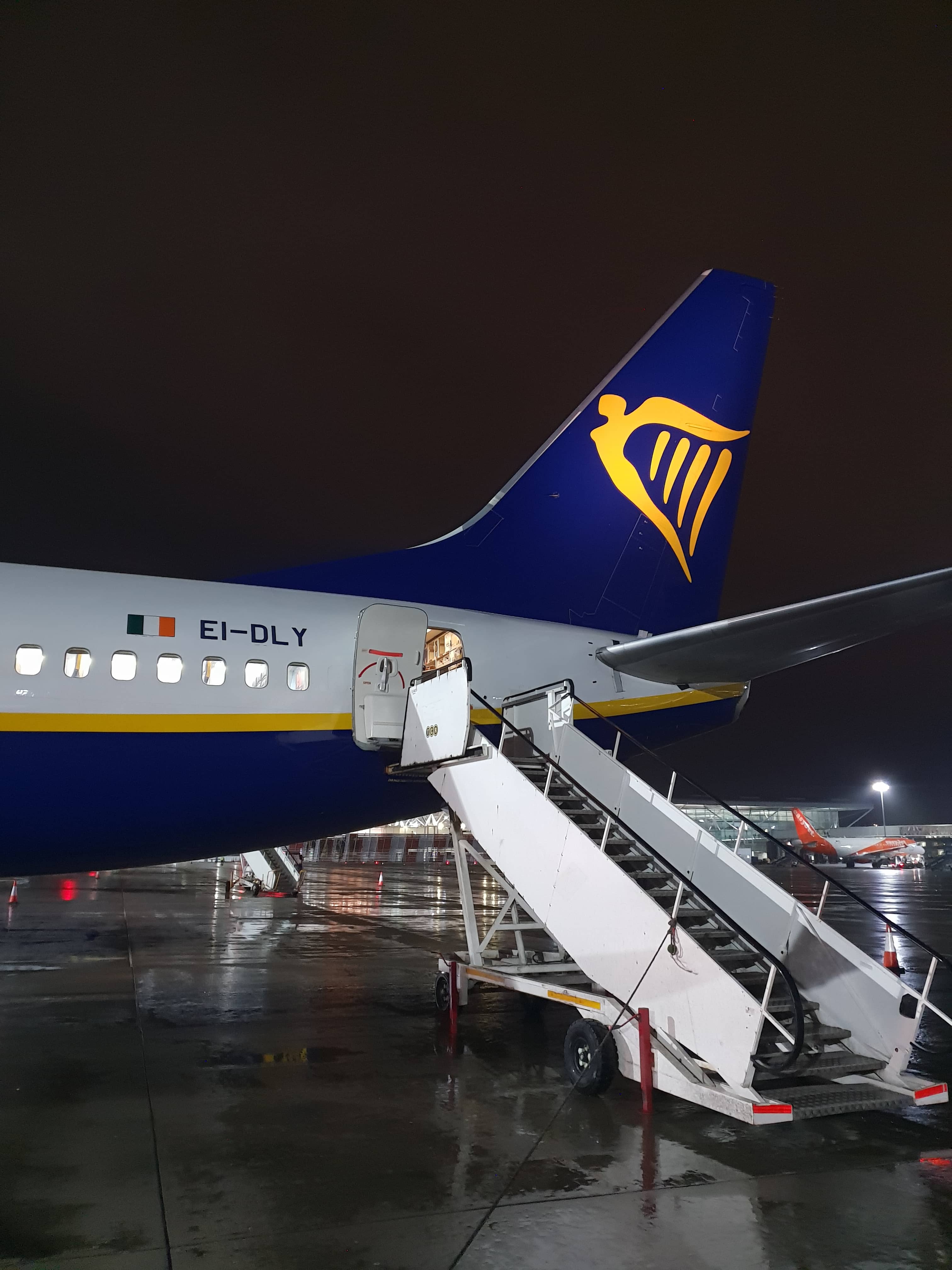 EI-DLY/EIDLY Ryanair Boeing 737-8AS(WL) Photo by RJflyer - AVSpotters.com