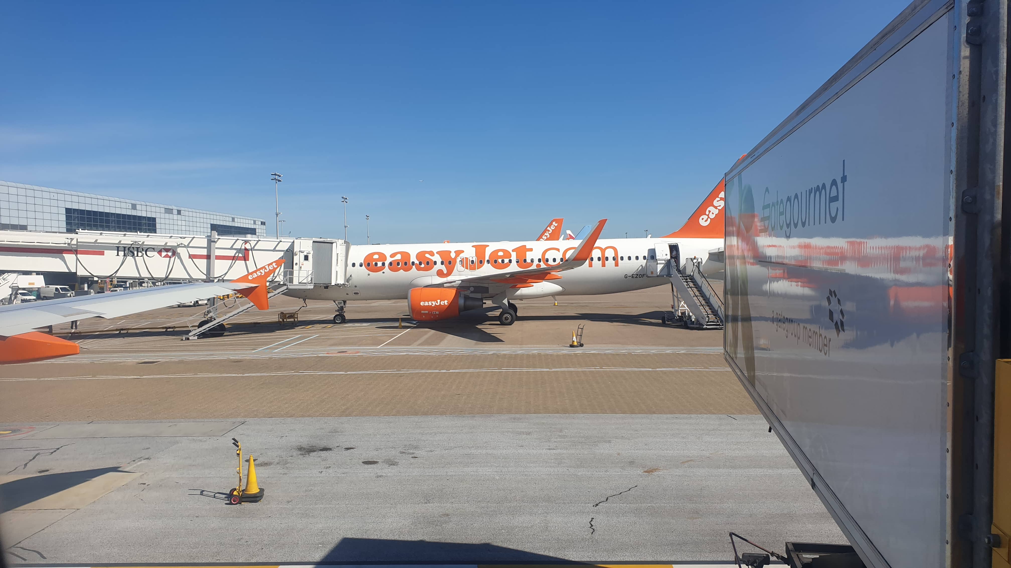 G-EZOF/GEZOF easyJet Airbus A320-214(SL) Photo by RJflyer - AVSpotters.com