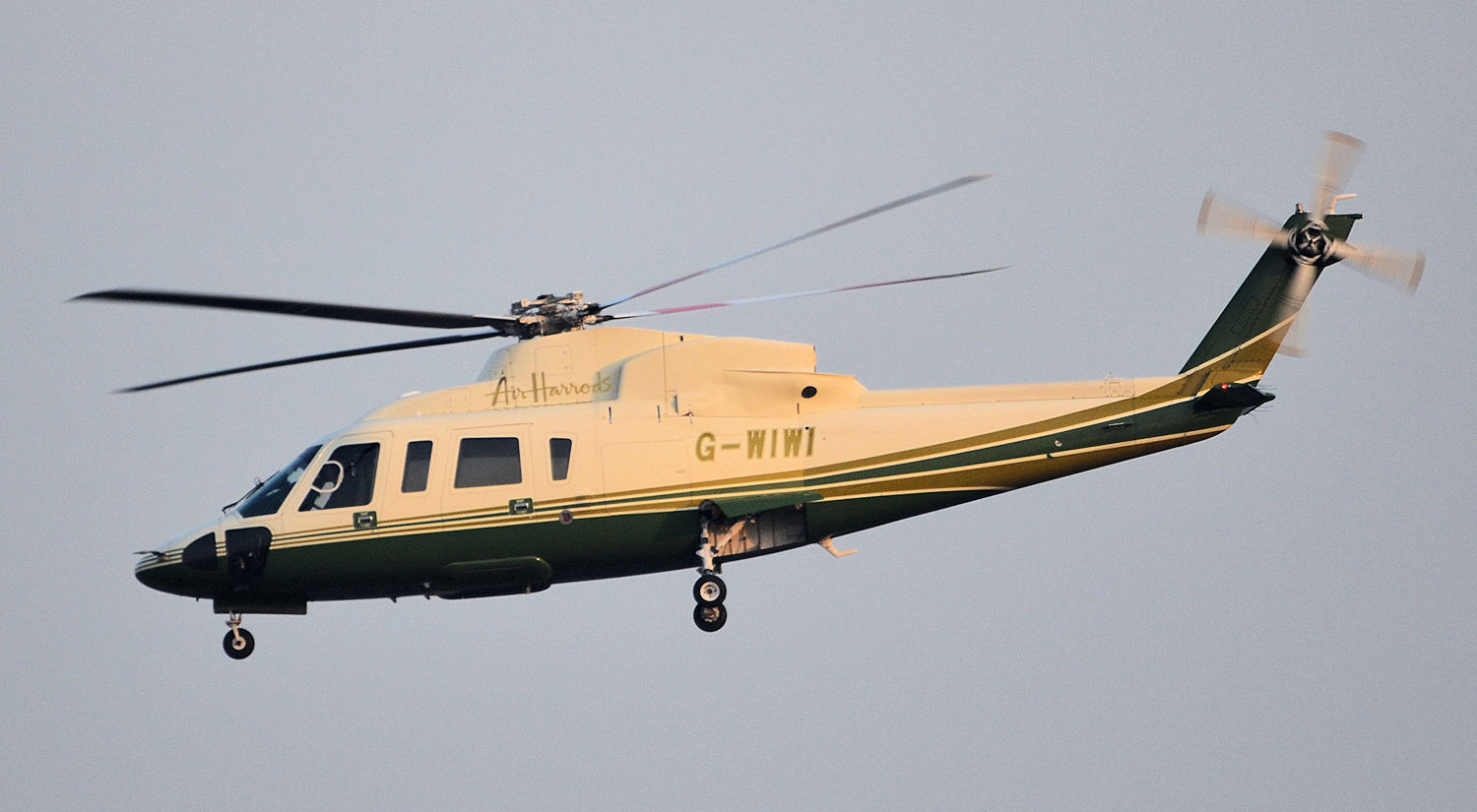 G-WIWI/GWIWI Corporate Sikorsky S-76C Photo by Warthog1 - AVSpotters.com