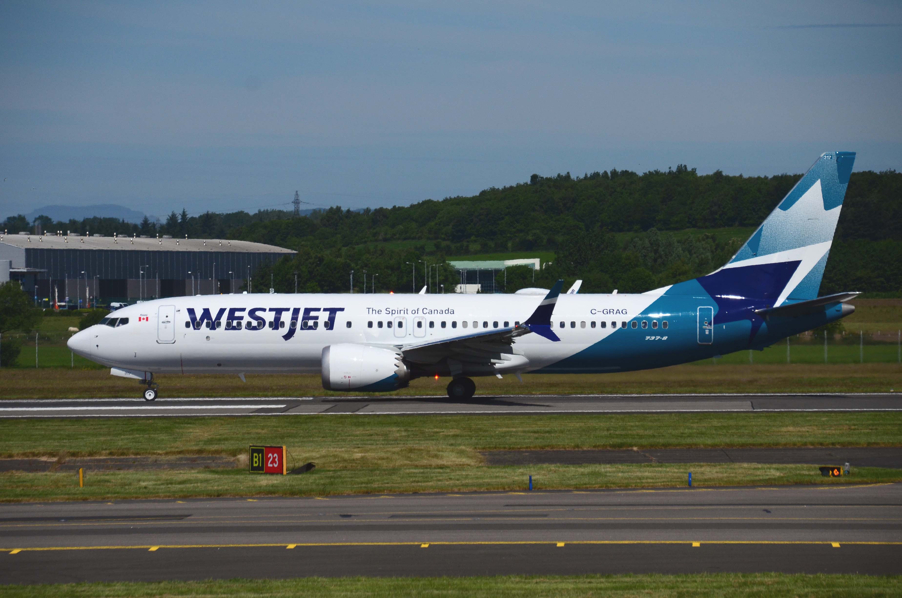 C-GRAG/CGRAG WestJet Boeing 737-MAX8 Photo by FlyDroo - AVSpotters.com