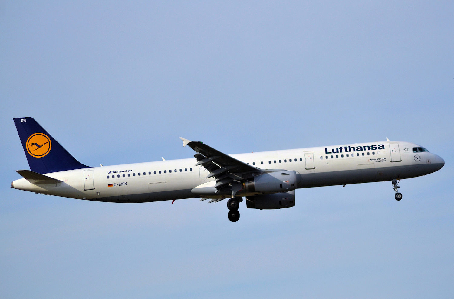 D-AISN/DAISN Lufthansa Airbus A321-231 Photo by Warthog1 - AVSpotters.com