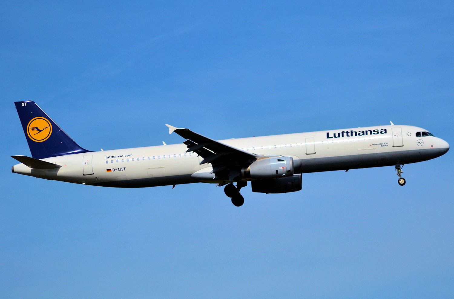 D-AIST/DAIST Lufthansa Airbus A321-231 Photo by Warthog1 - AVSpotters.com