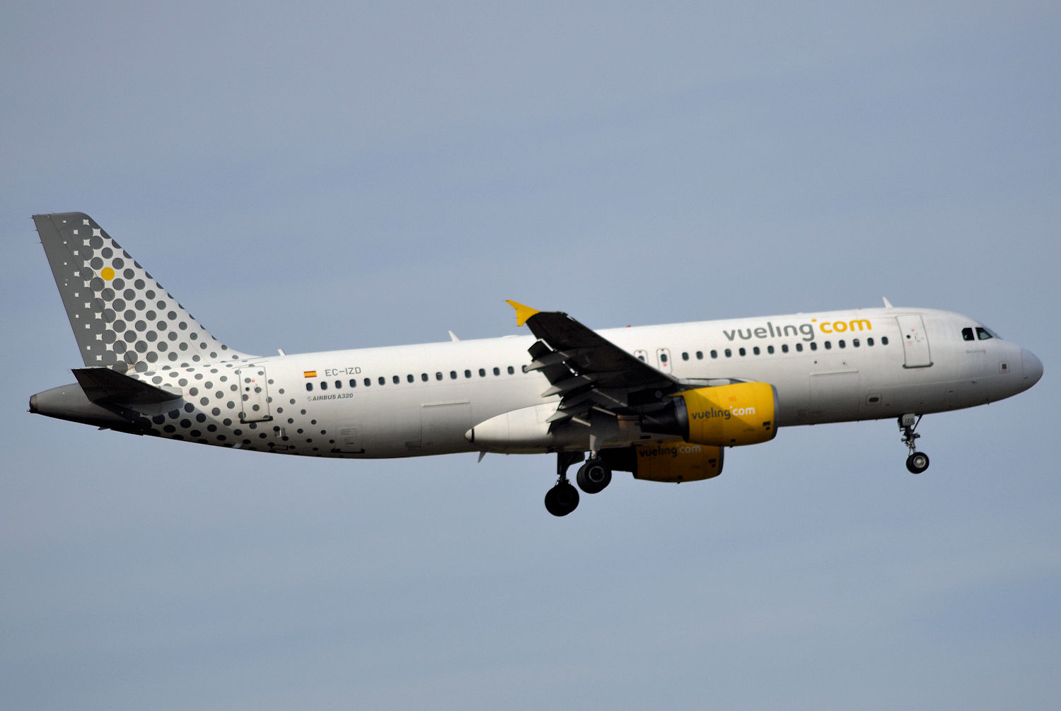 EC-IZD/ECIZD Vueling Airlines Airbus A320-214 Photo by Warthog1 - AVSpotters.com