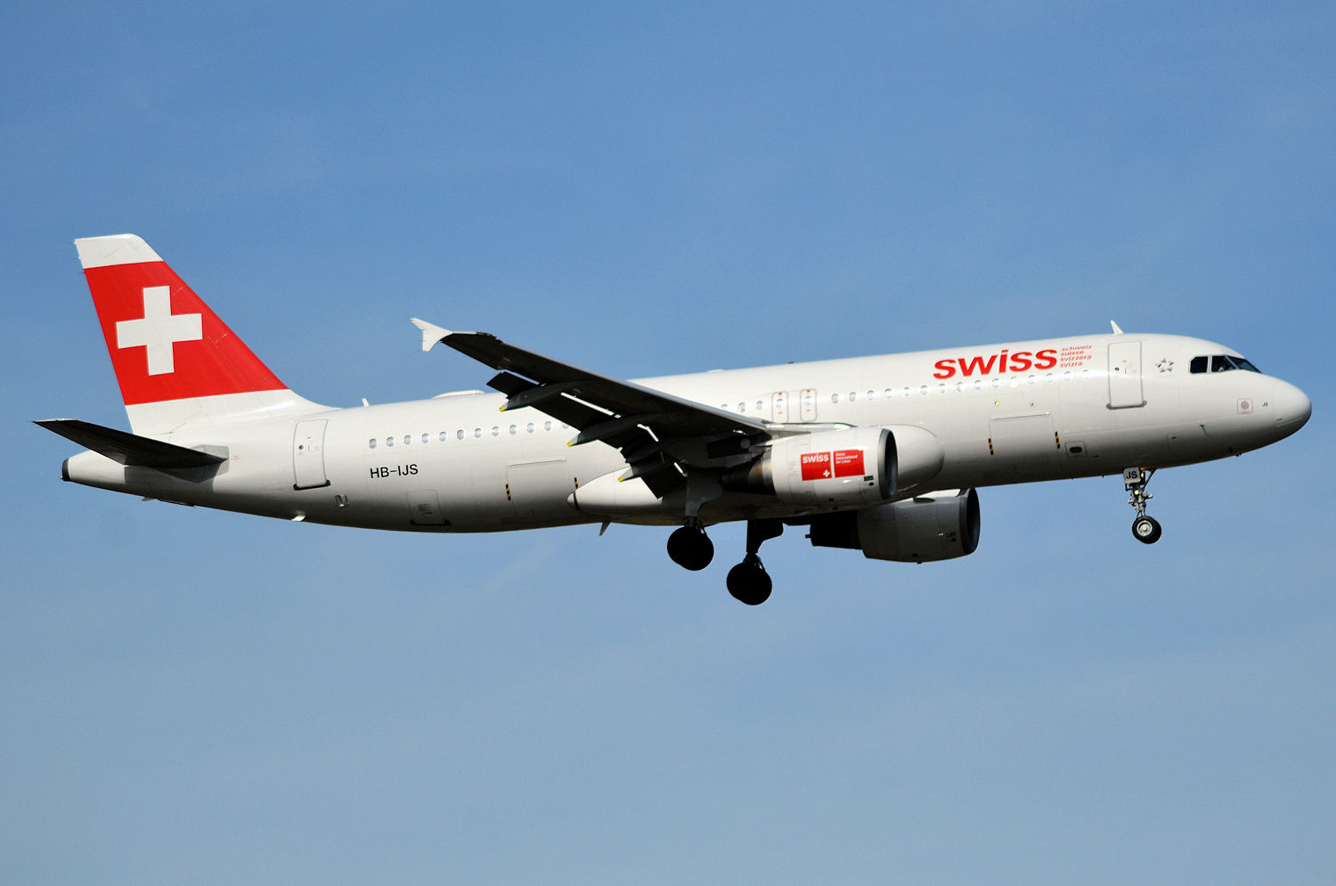 HB-IJS/HBIJS Swiss International Air Lines Airbus A320-214 Photo by Warthog1 - AVSpotters.com