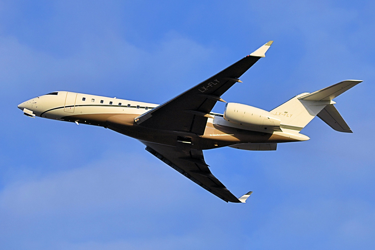 LX-DID/LXDID Global Jet Luxembourg Bombardier Global Express Airframe Information - AVSpotters.com