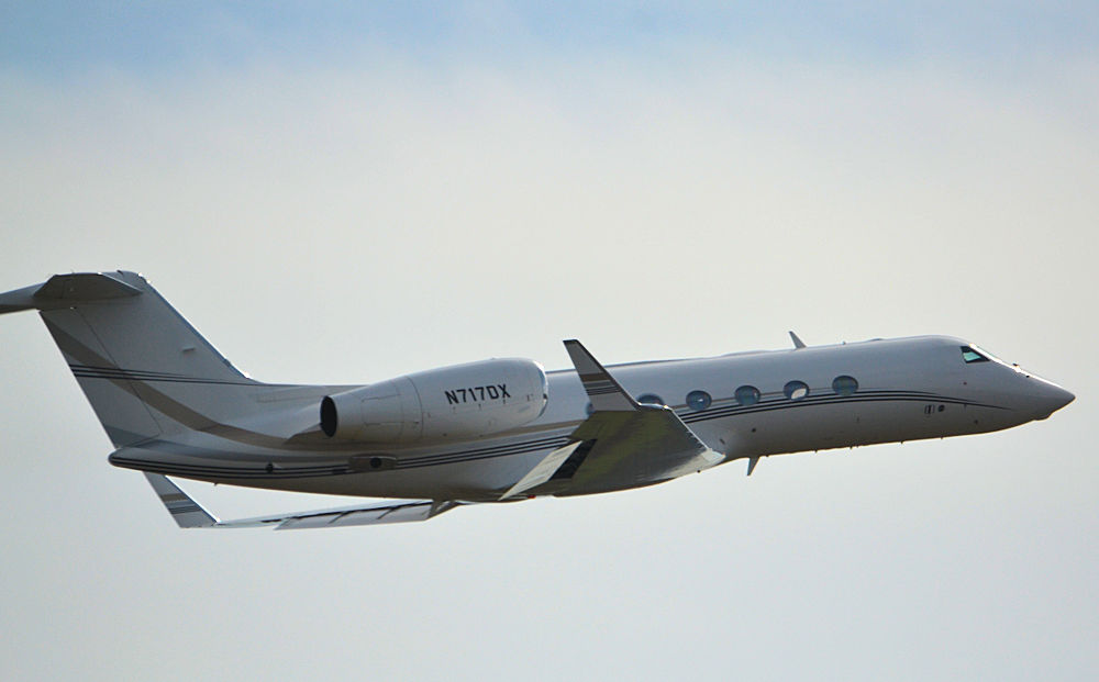 N717DX/N717DX Corporate Gulfstream G450 Photo by Warthog1 - AVSpotters.com