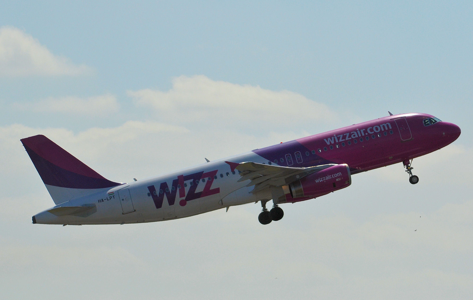 HA-LPT/HALPT Wizz Air Airbus A320-232 Photo by Warthog1 - AVSpotters.com