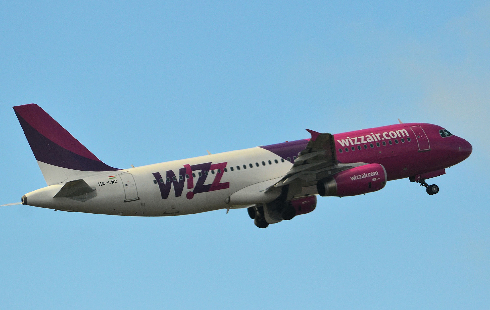 HA-LWC/HALWC Wizz Air Airbus A320-232 Photo by Warthog1 - AVSpotters.com