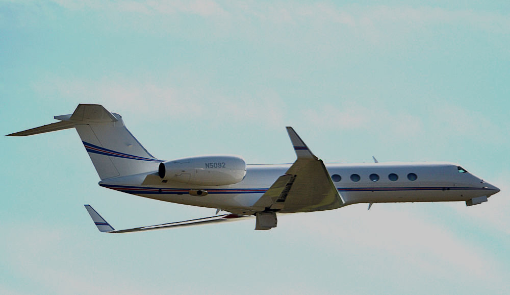 N5092/N5092 Corporate Gulfstream G550 Photo by Warthog1 - AVSpotters.com