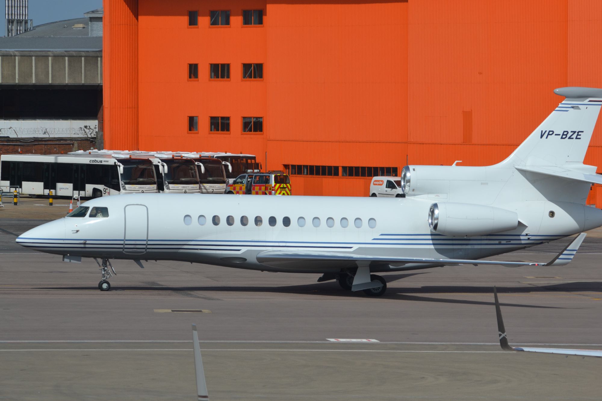 VP-BZE/VPBZE Corporate Dassault Falcon 7X Photo by Warthog1 - AVSpotters.com