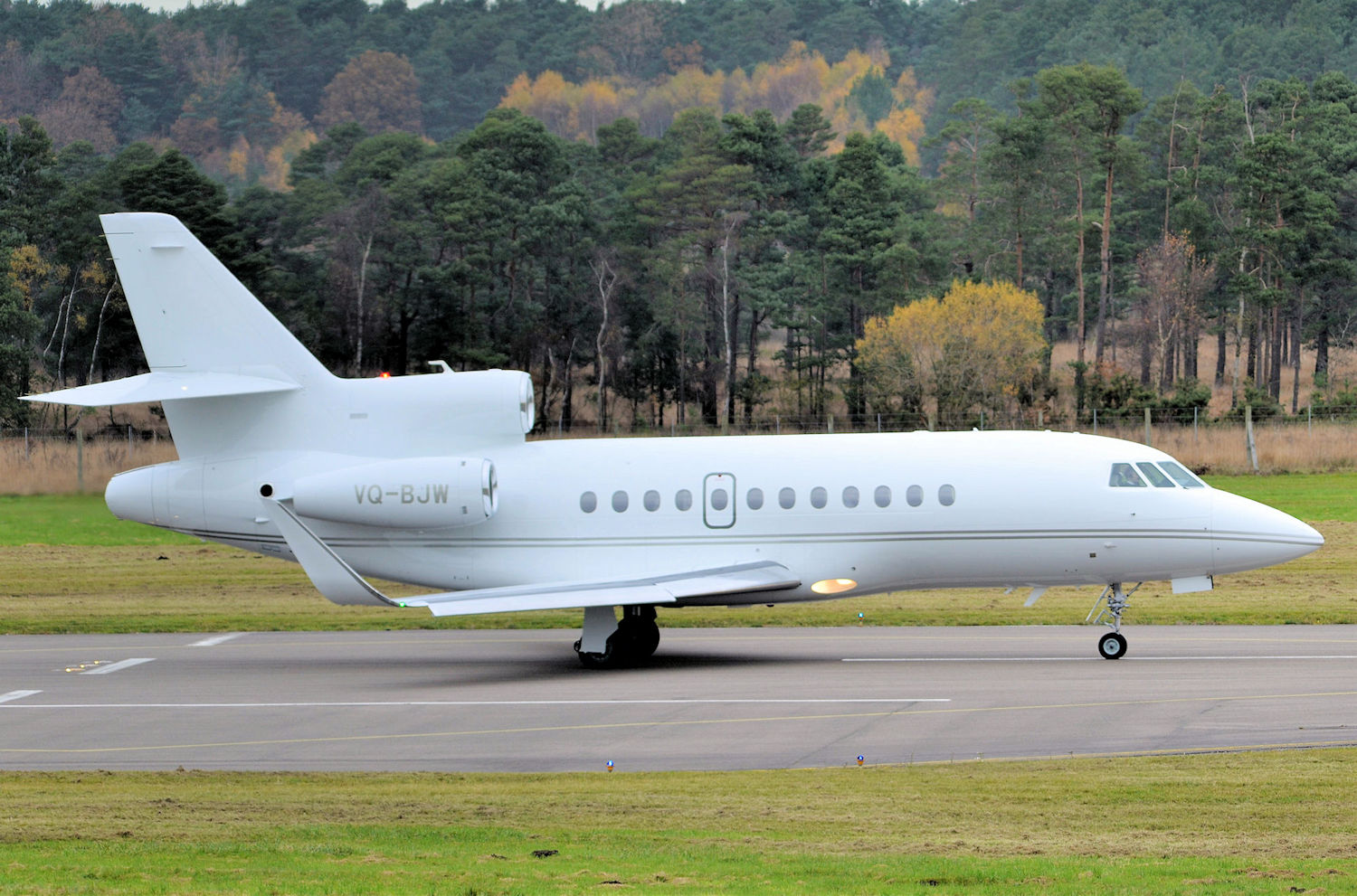 VQ-BJW/VQBJW Corporate Dassault Falcon 900LX Photo by Warthog1 - AVSpotters.com