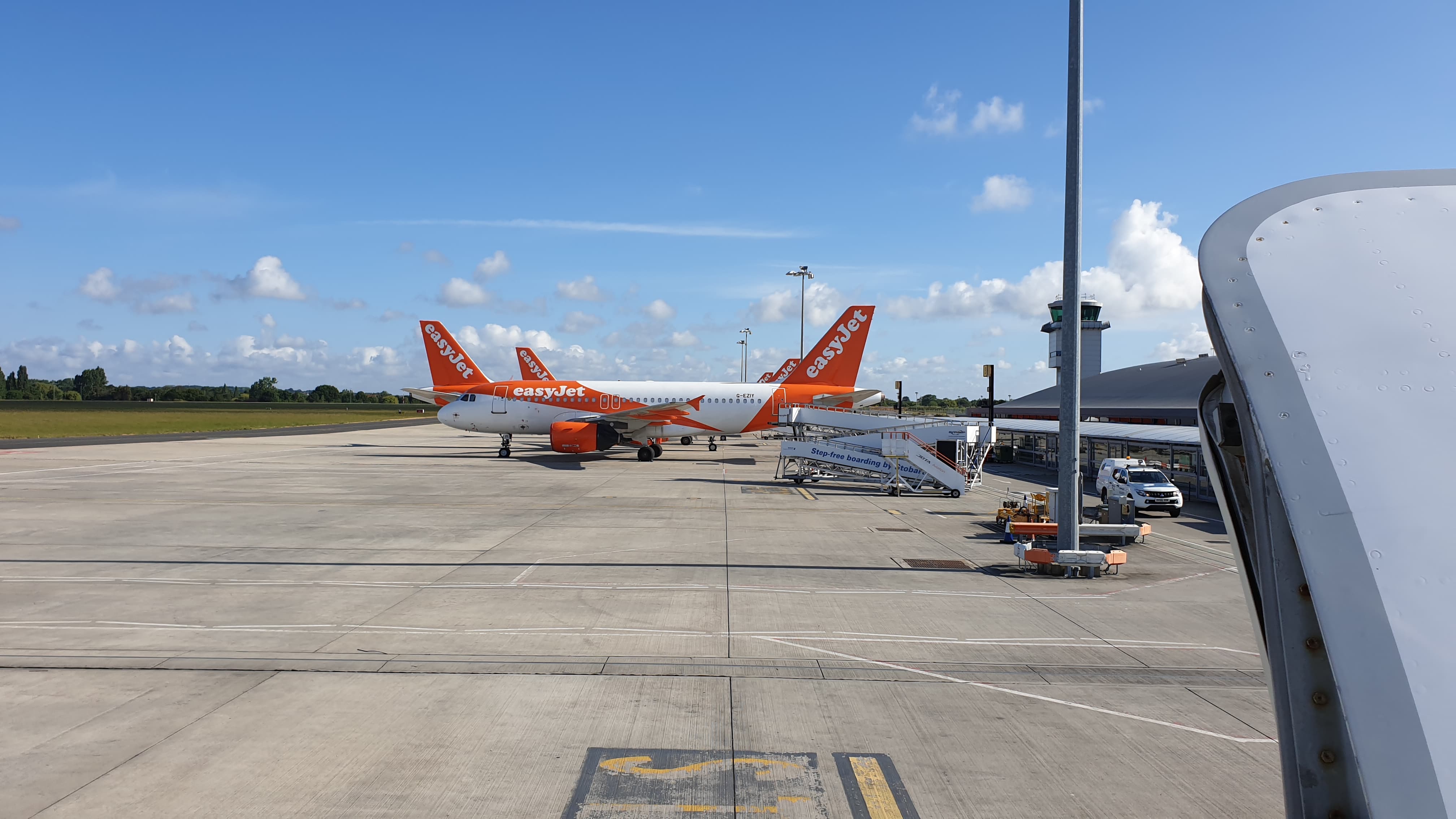 G-EZIY/GEZIY easyJet Airbus A319-111 Photo by RJflyer - AVSpotters.com