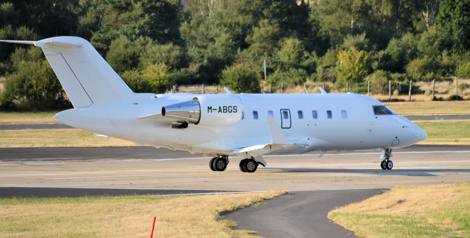 M-ABGS/MABGS Corporate Bombardier CL-600-2B16 Challenger 605 Photo by Warthog1 - AVSpotters.com