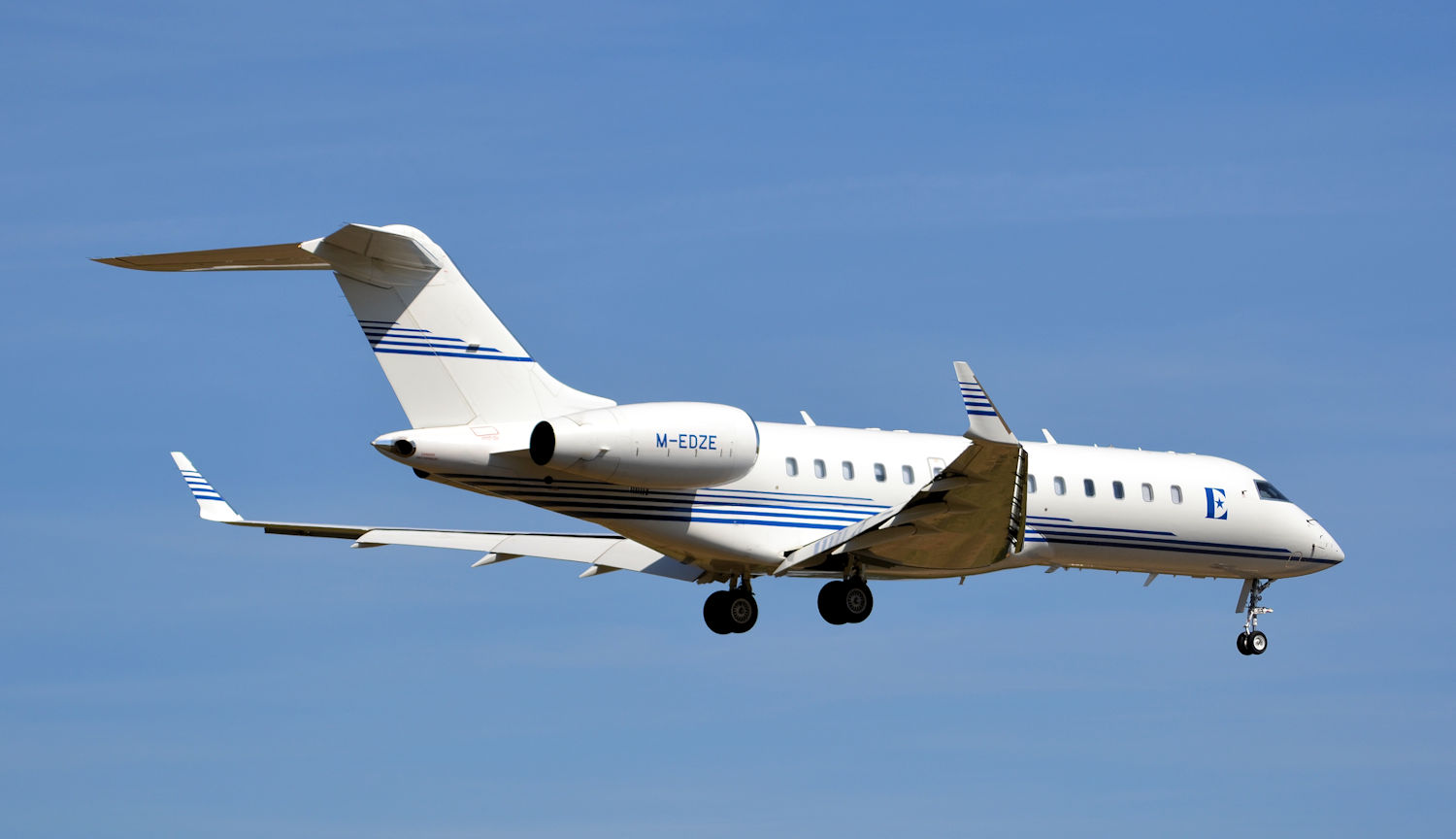 T7-LASM/T7LASM Corporate Bombardier Global Express Airframe Information - AVSpotters.com