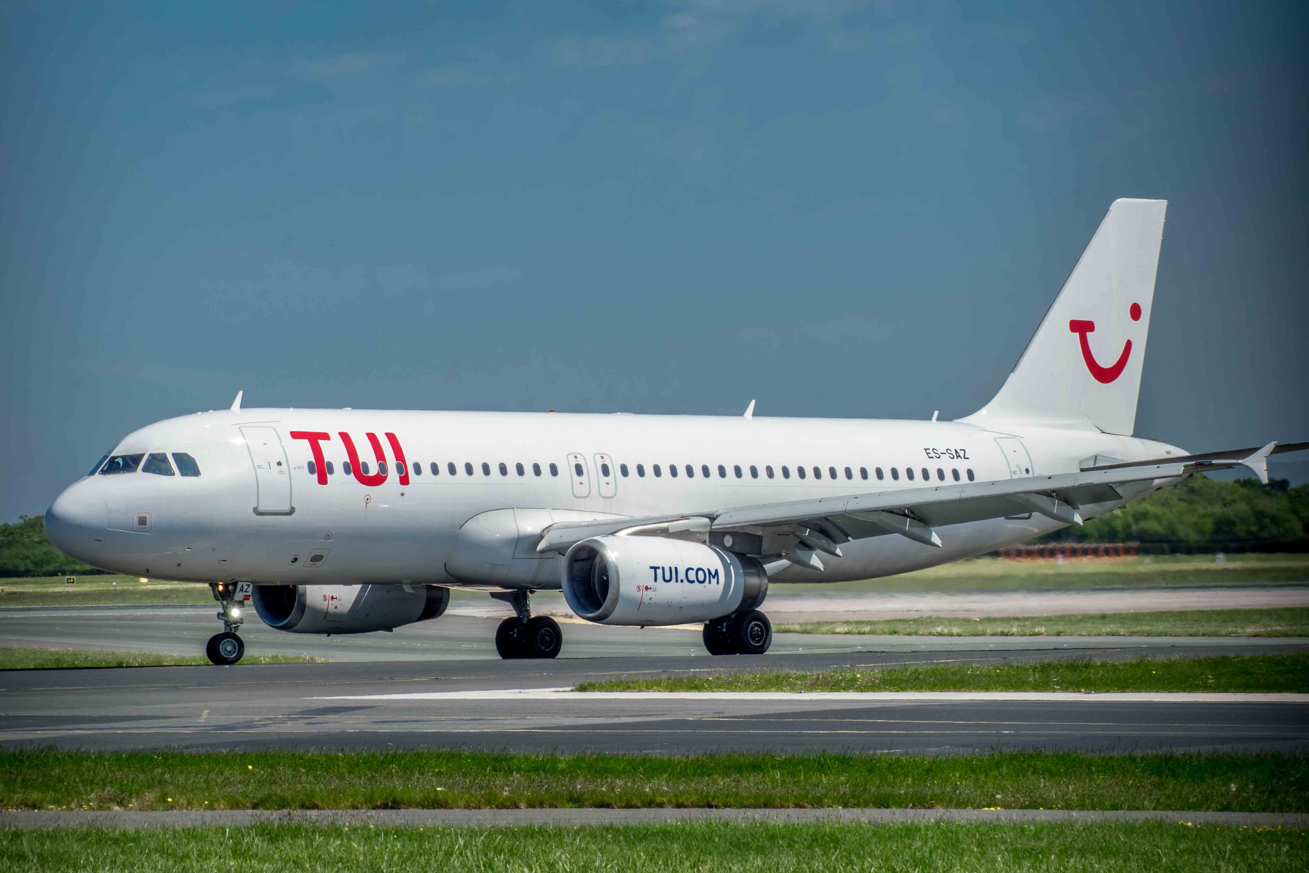 ES-SAZ/ESSAZ TUI Airways Airbus A320-232 Photo by AV8 Photos - AVSpotters.com