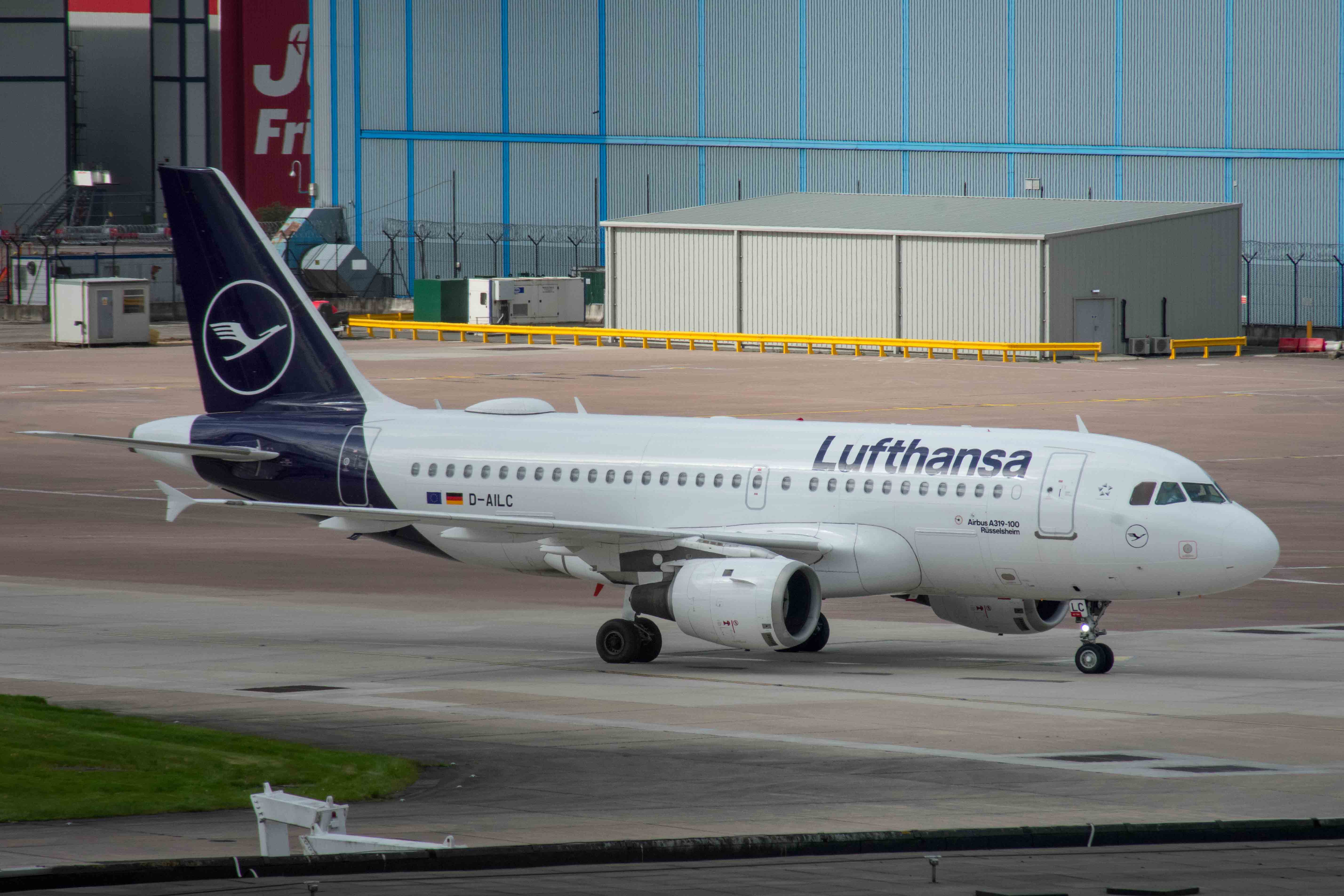 D-AILC/DAILC Lufthansa Airbus A319-114 Photo by AV8 Photos - AVSpotters.com