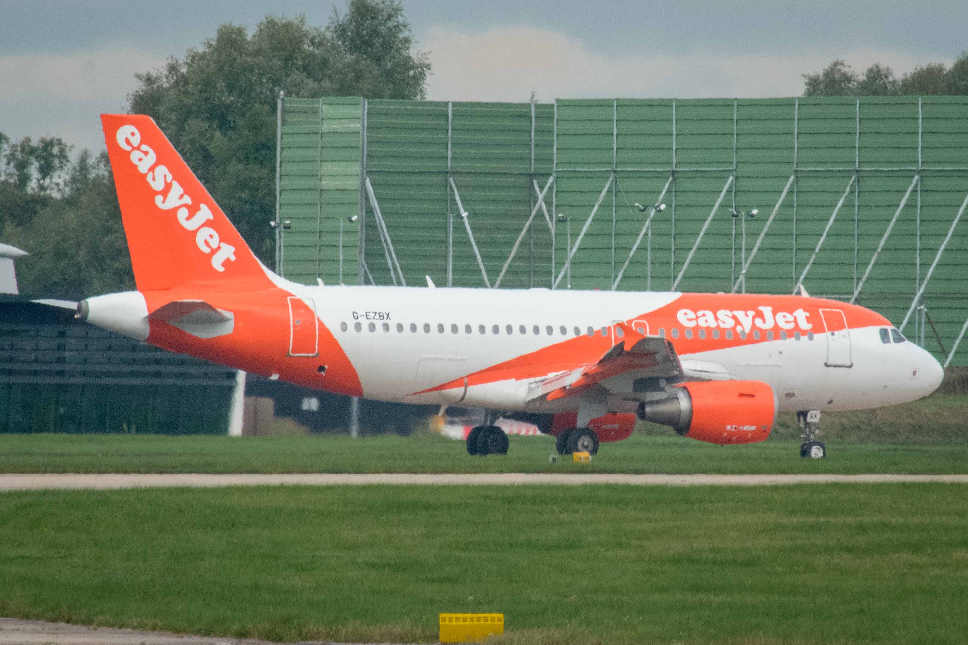 G-EZBX/GEZBX easyJet Airbus A319-111 Photo by AV8 Photos - AVSpotters.com