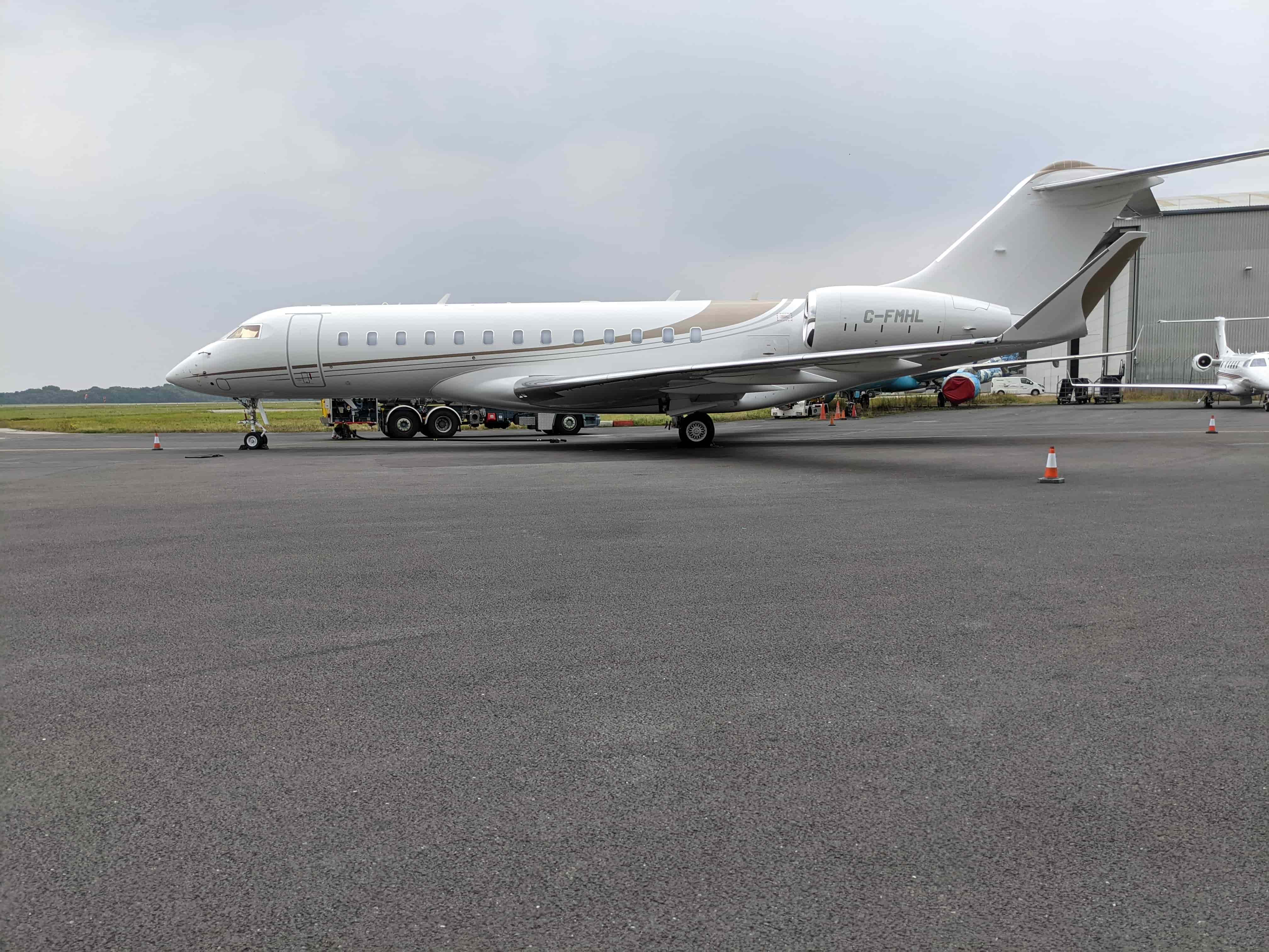 C-FMHL/CFMHL Corporate Bombardier BD-700-1A10 Global 6500 Photo by RJflyer - AVSpotters.com