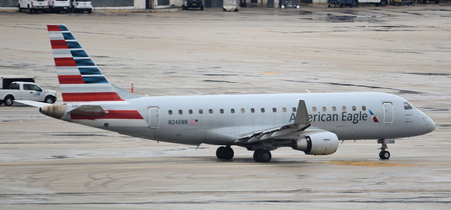 N246NN/N246NN American Eagle Embraer ERJ-175LR Photo by Warthog1 - AVSpotters.com